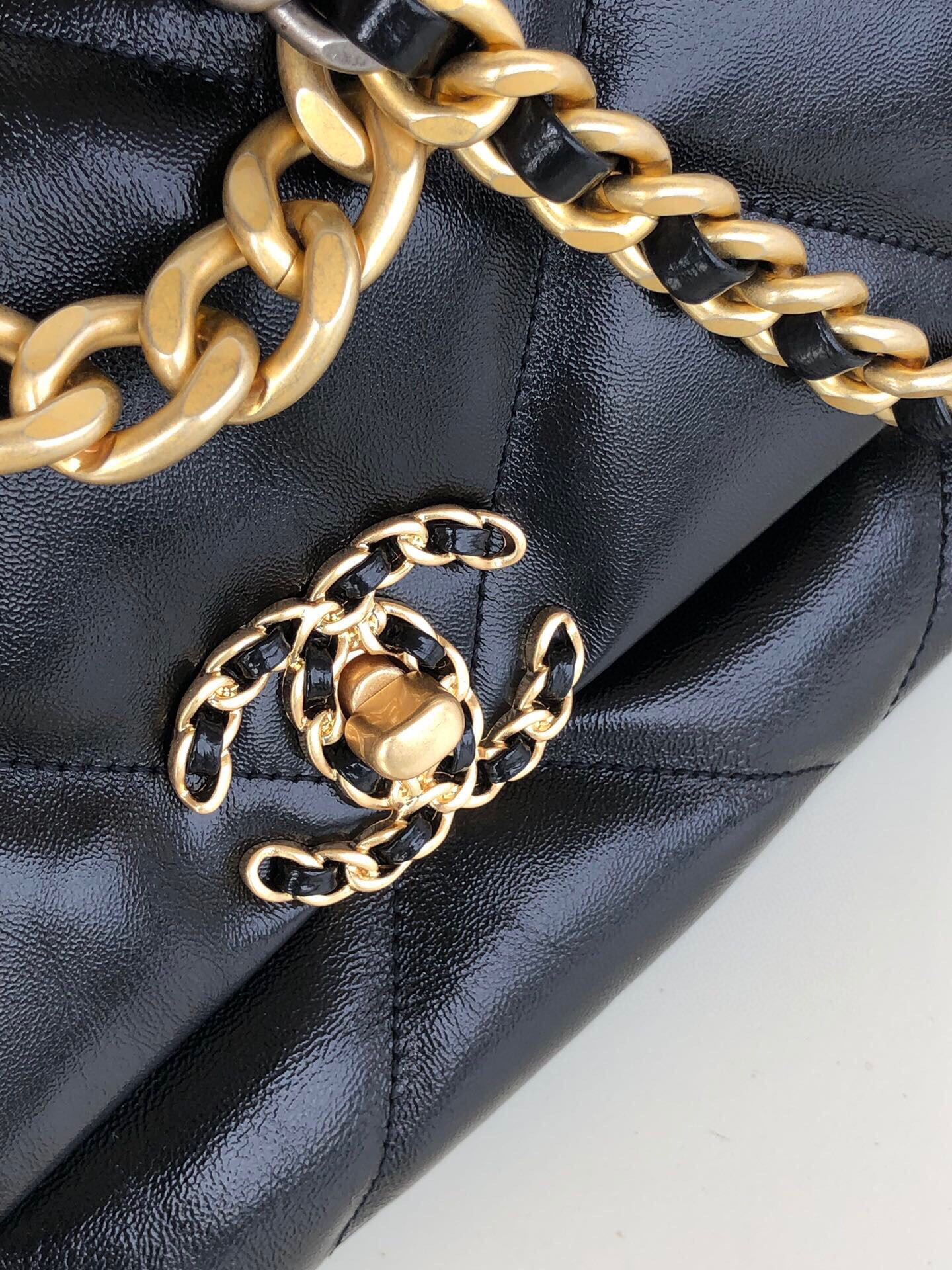 CHANEL 19 HANDBAG Shiny Leather, Gold-Tone, Silver-Tone Ruthenium-Finish Metal Black 6.2 * 10.1 * 3.5 in - Image 6