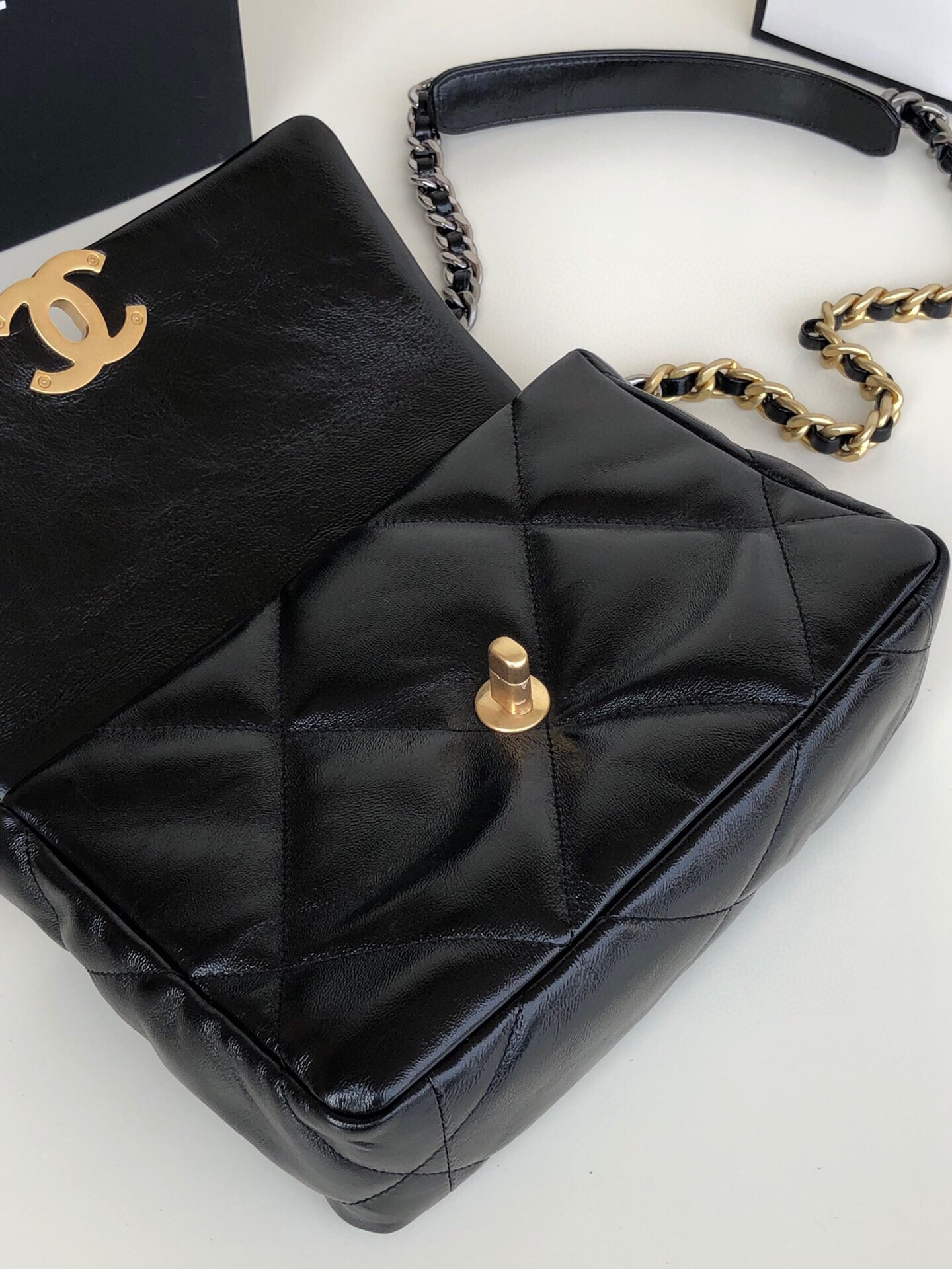CHANEL 19 HANDBAG Shiny Leather, Gold-Tone, Silver-Tone Ruthenium-Finish Metal Black 6.2 * 10.1 * 3.5 in - Image 8