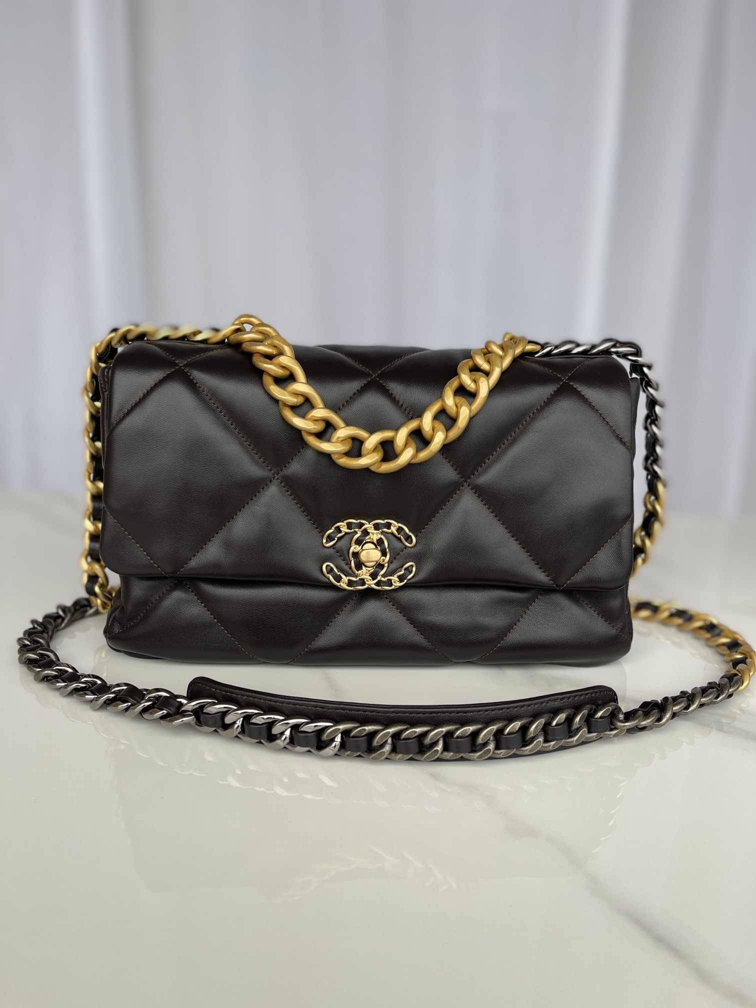 CHANEL 19 LARGE HANDBAG Shiny Leather, Gold-Tone, Silver-Tone Ruthenium-Finish Metal Black 7.8 * 11.7 * 3.9 in - Image 2