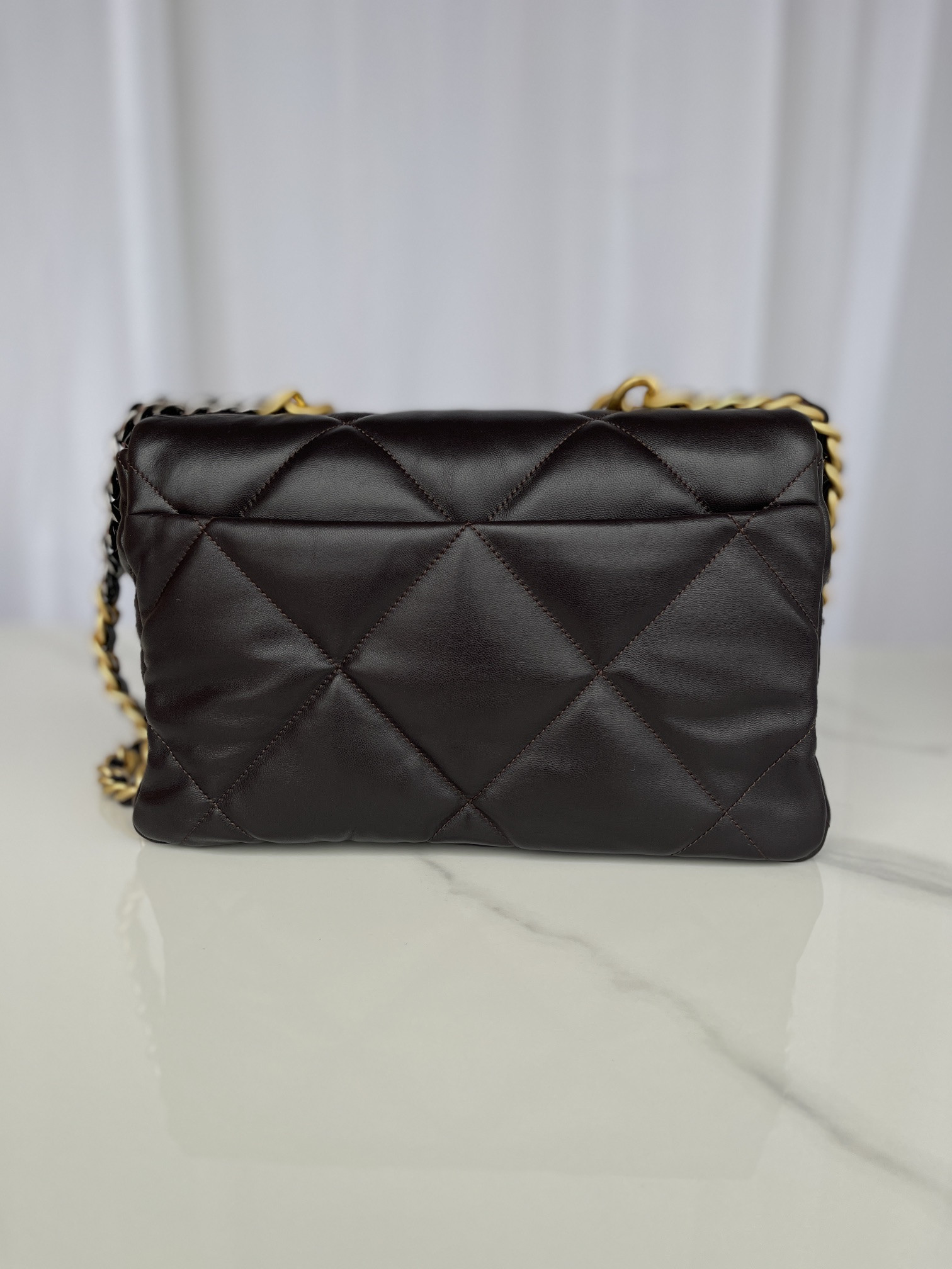 CHANEL 19 LARGE HANDBAG Shiny Leather, Gold-Tone, Silver-Tone Ruthenium-Finish Metal Black 7.8 * 11.7 * 3.9 in - Image 3