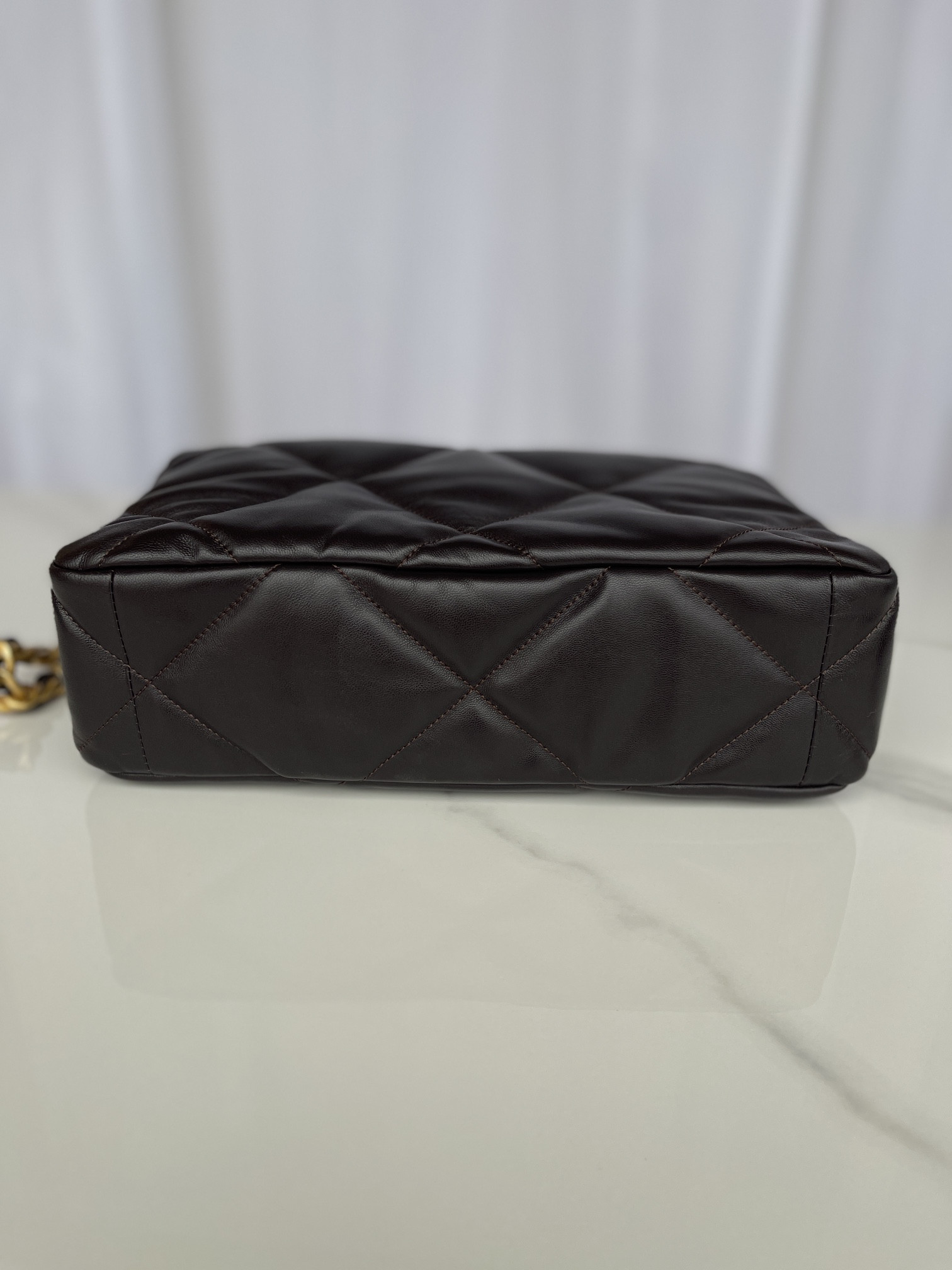 CHANEL 19 LARGE HANDBAG Shiny Leather, Gold-Tone, Silver-Tone Ruthenium-Finish Metal Black 7.8 * 11.7 * 3.9 in - Image 4