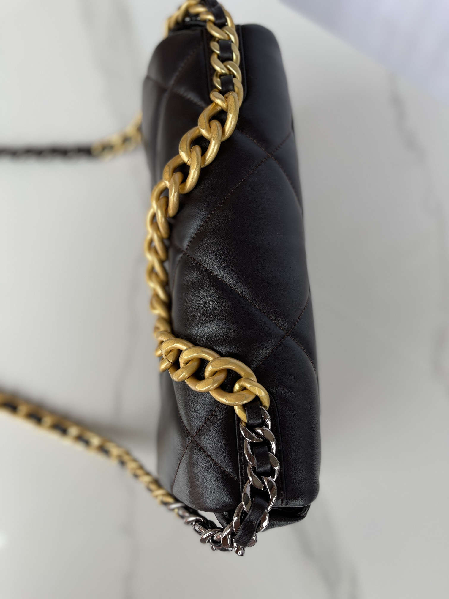 CHANEL 19 LARGE HANDBAG Shiny Leather, Gold-Tone, Silver-Tone Ruthenium-Finish Metal Black 7.8 * 11.7 * 3.9 in - Image 5