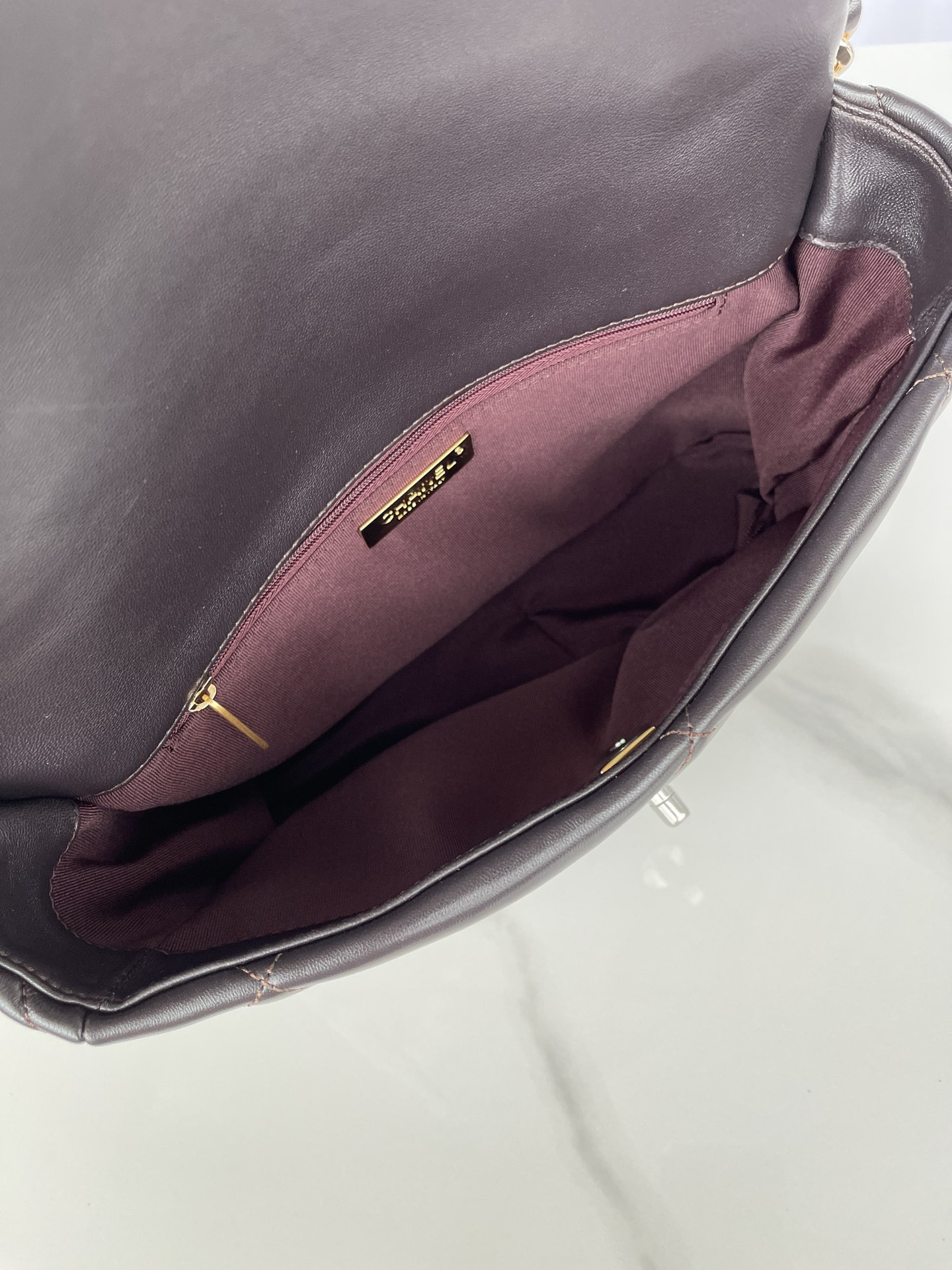 CHANEL 19 LARGE HANDBAG Shiny Leather Black, Gold-Tone, Silver-Tone Ruthenium-Finish Metal 7.8 * 11.7 * 3.9 in - Image 9