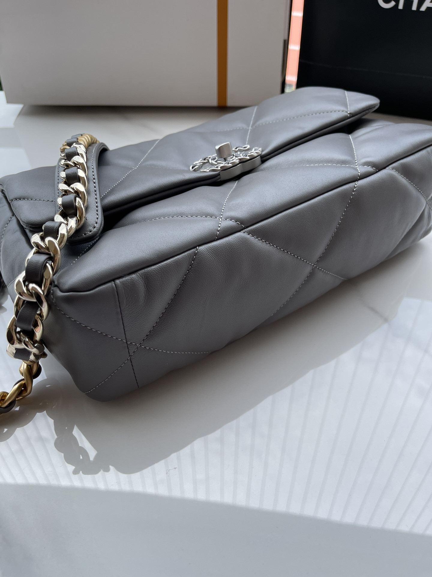 CHANEL 19 LARGE HANDBAG Shiny Leather, Gold-Tone, Silver-Tone Ruthenium-Finish Metal Gray 7.8 * 11.7 * 3.9 in - Image 10
