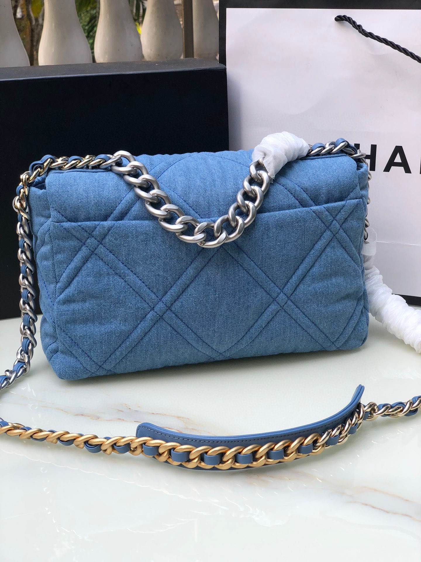CHANEL 19 LARGE HANDBAG, Gold-Tone, Silver-Tone Ruthenium-Finish Metal Blue 7.8 * 11.7 * 3.9 in - Image 6