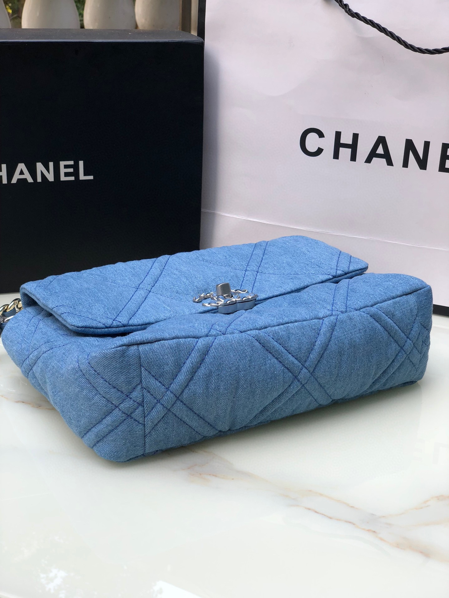CHANEL 19 LARGE HANDBAG, Gold-Tone, Silver-Tone Ruthenium-Finish Metal Blue 7.8 * 11.7 * 3.9 in - Image 7