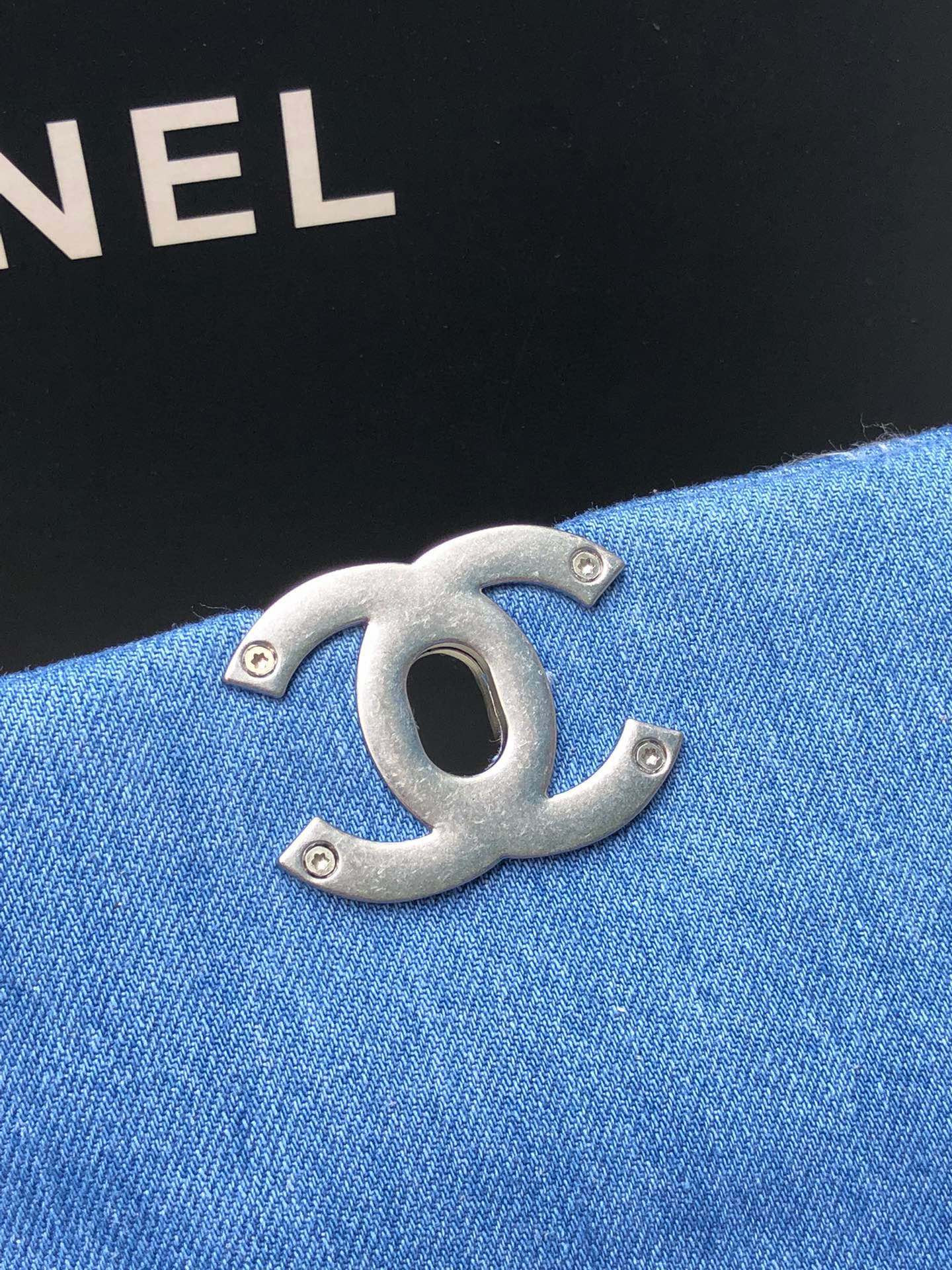 CHANEL 19 LARGE HANDBAG, Gold-Tone, Silver-Tone Ruthenium-Finish Metal Blue 7.8 * 11.7 * 3.9 in - Image 10