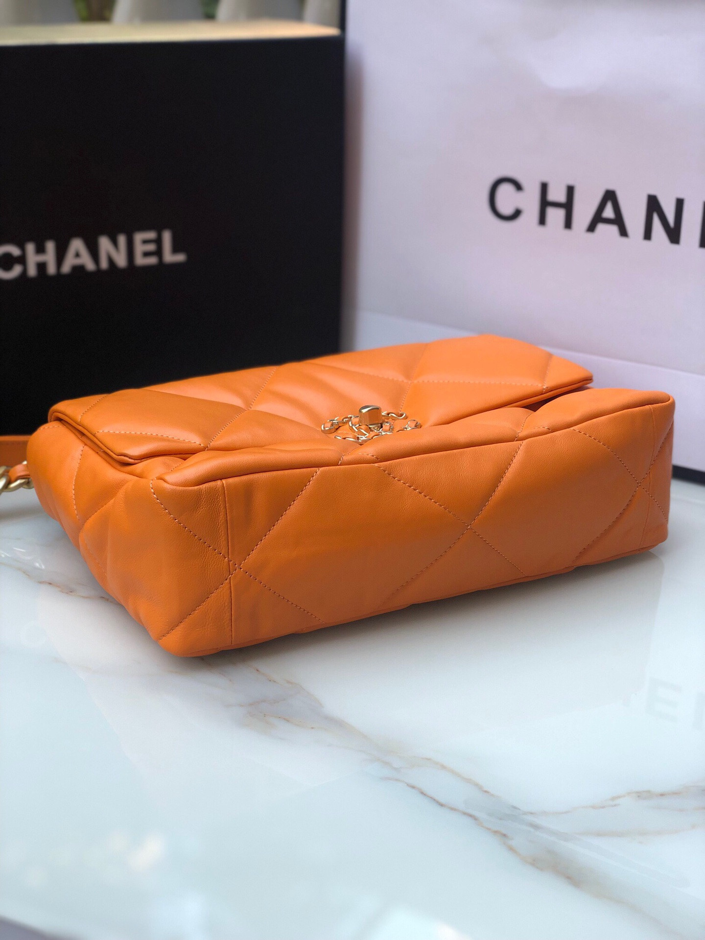 CHANEL 19 LARGE HANDBAG Shiny Leather, Gold-Tone, Silver-Tone Ruthenium-Finish Metal Orange 7.8 * 11.7 * 3.9 in - Image 6