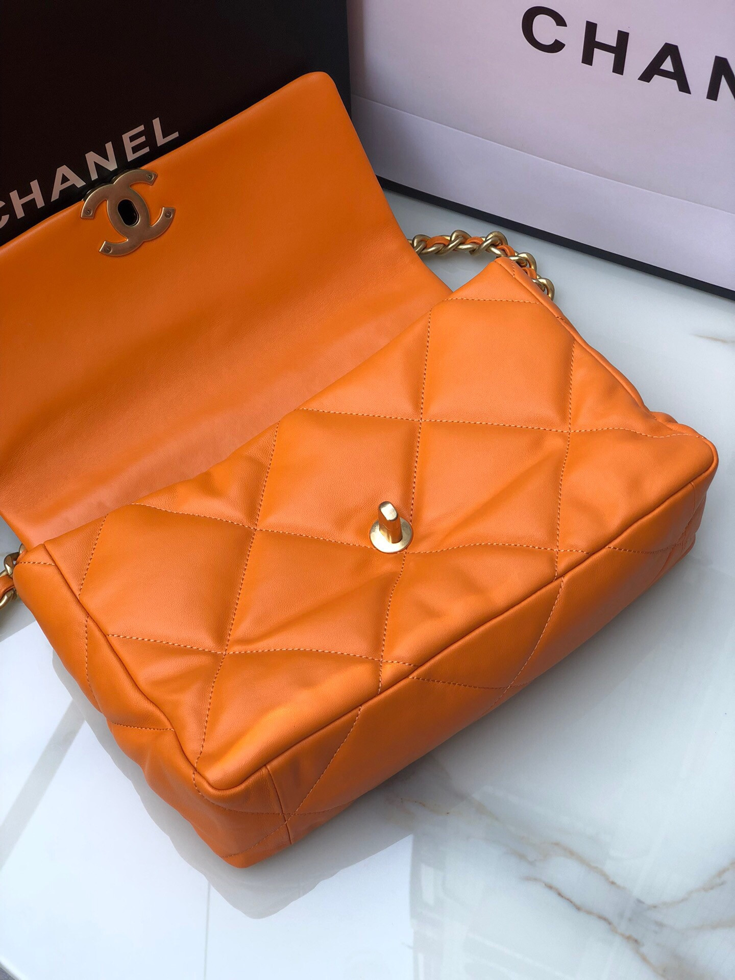CHANEL 19 LARGE HANDBAG Shiny Leather, Gold-Tone, Silver-Tone Ruthenium-Finish Metal Orange 7.8 * 11.7 * 3.9 in - Image 8