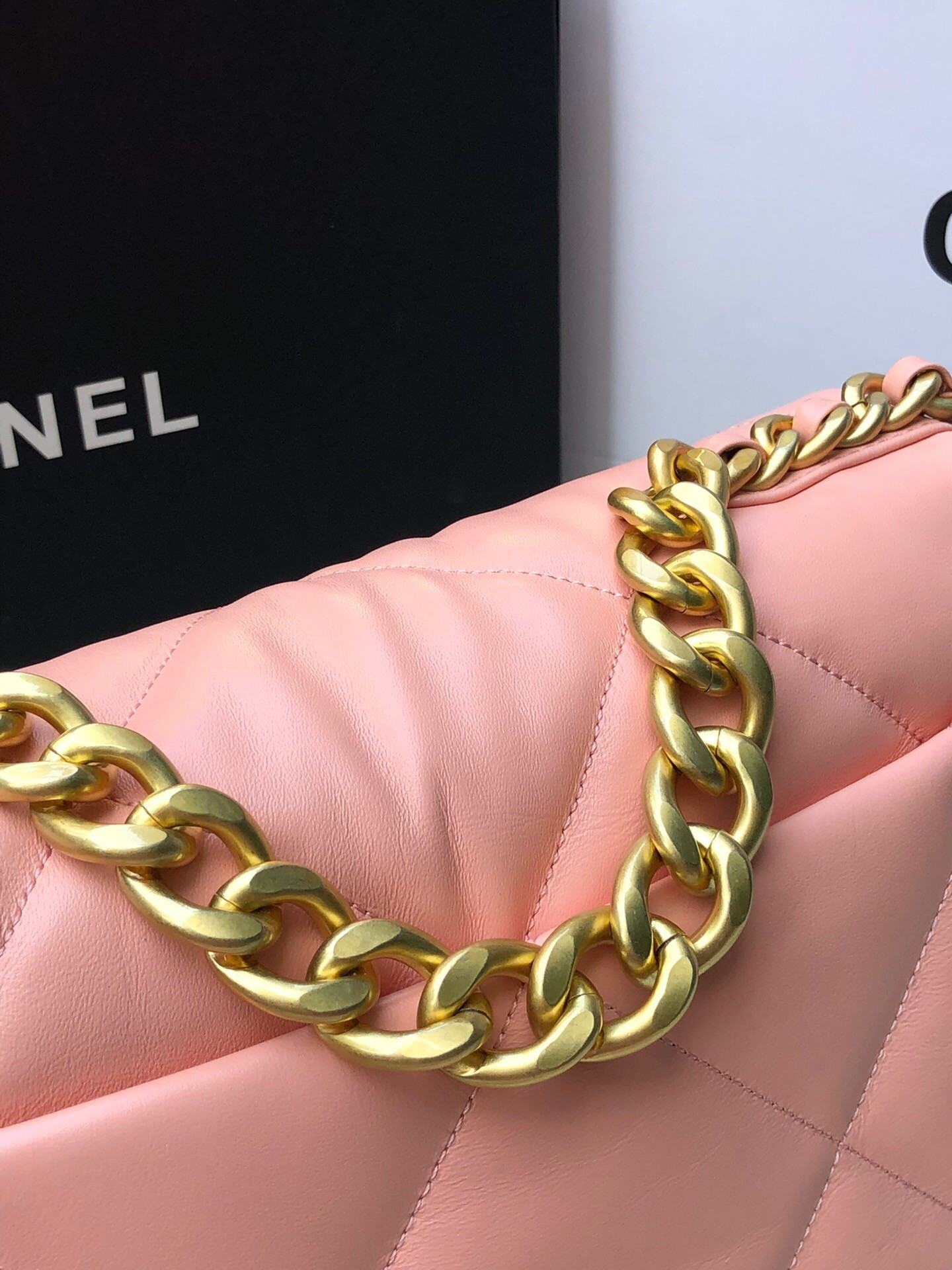 CHANEL 19 LARGE HANDBAG Shiny Leather, Gold-Tone, Silver-Tone Ruthenium-Finish Metal Light Pink 7.8 * 11.7 * 3.9 in - Image 5