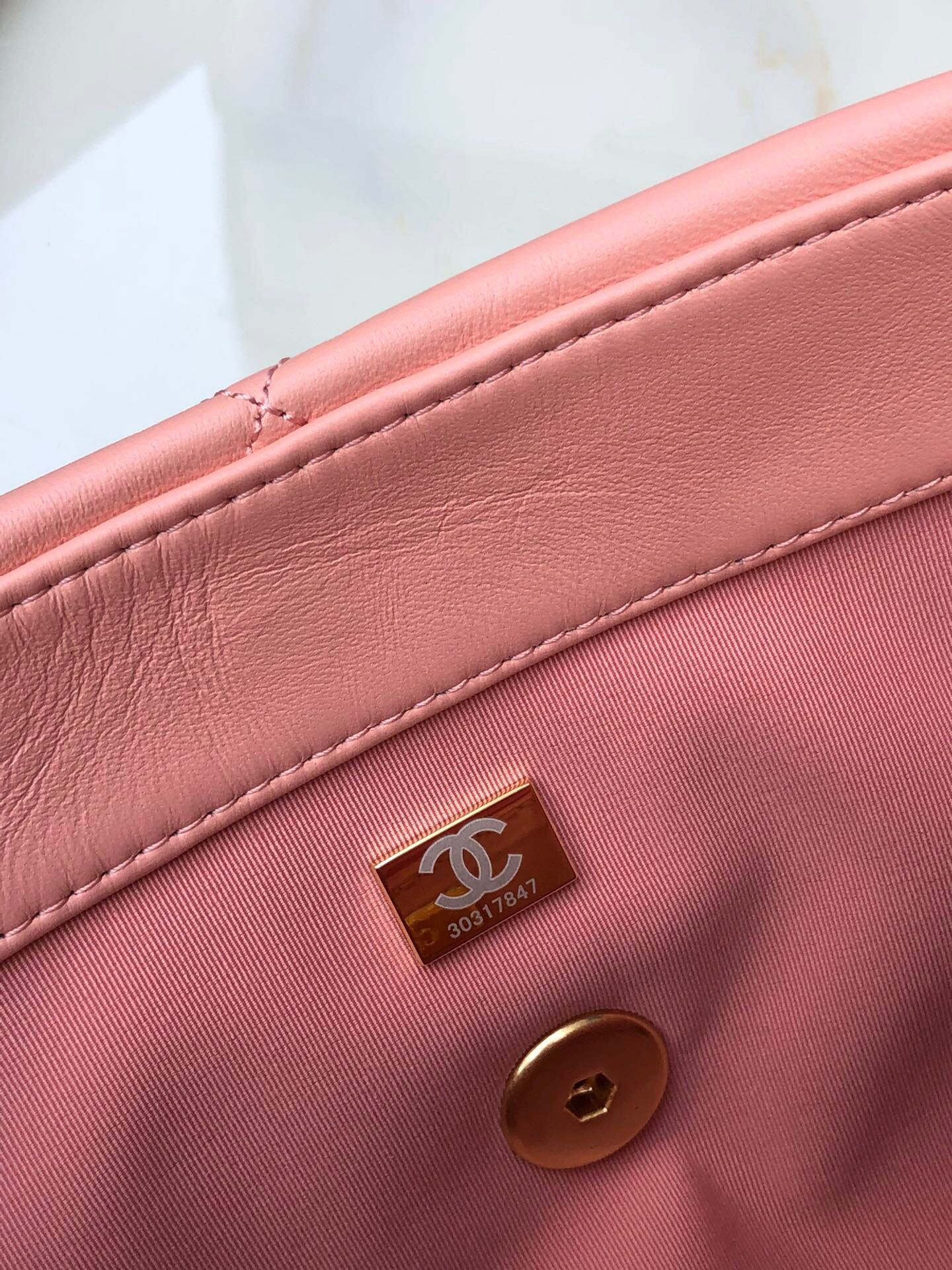 CHANEL 19 LARGE HANDBAG Shiny Leather, Gold-Tone, Silver-Tone Ruthenium-Finish Metal Light Pink 7.8 * 11.7 * 3.9 in - Image 10