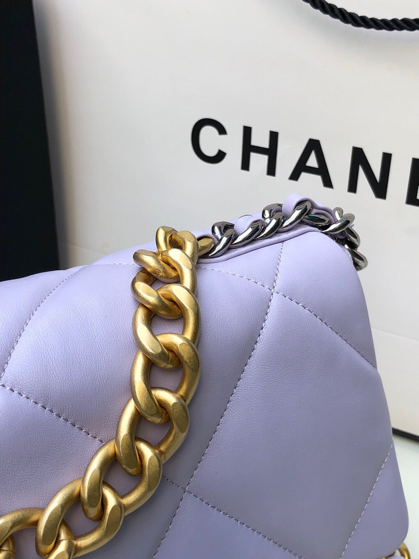 CHANEL 19 LARGE HANDBAG Shiny Leather, Gold-Tone, Silver-Tone Ruthenium-Finish Metal Purple 7.8 * 11.7 * 3.9 in - Image 4