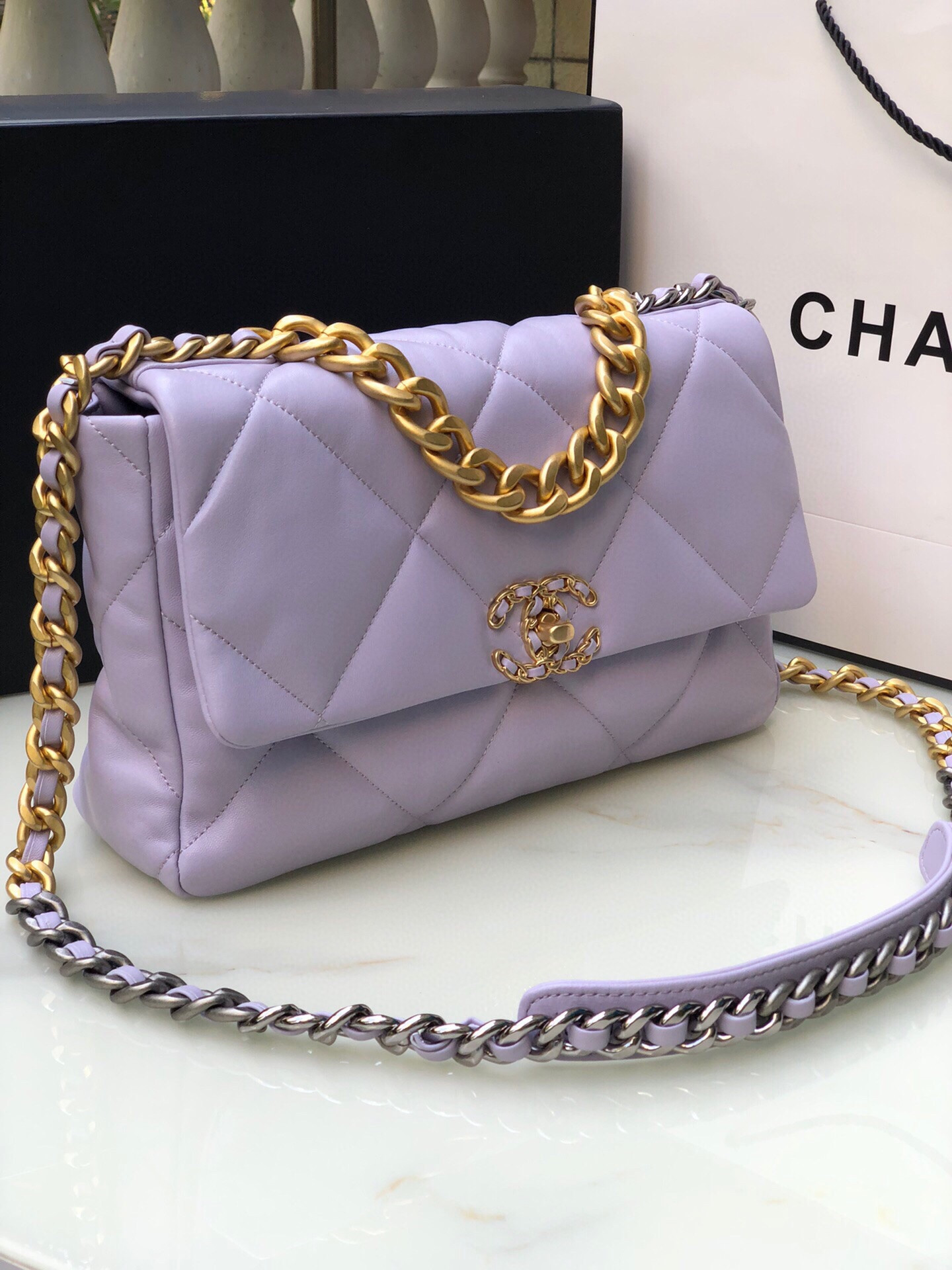 CHANEL 19 LARGE HANDBAG Shiny Leather, Gold-Tone, Silver-Tone Ruthenium-Finish Metal Purple 7.8 * 11.7 * 3.9 in - Image 5