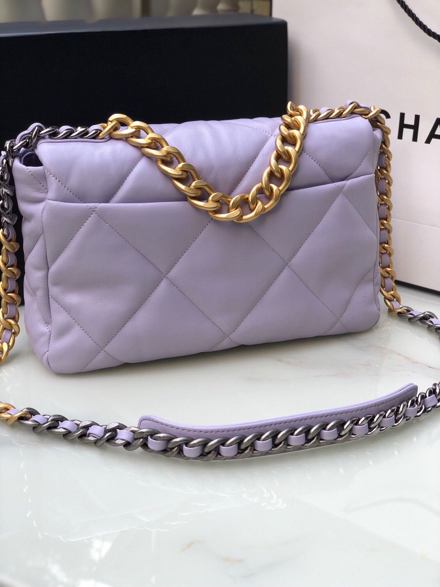 CHANEL 19 LARGE HANDBAG Shiny Leather, Gold-Tone, Silver-Tone Ruthenium-Finish Metal Purple 7.8 * 11.7 * 3.9 in - Image 6