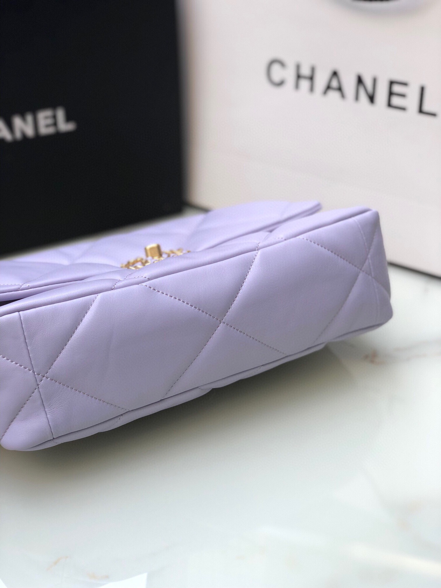 CHANEL 19 LARGE HANDBAG Shiny Leather, Gold-Tone, Silver-Tone Ruthenium-Finish Metal Purple 7.8 * 11.7 * 3.9 in - Image 7