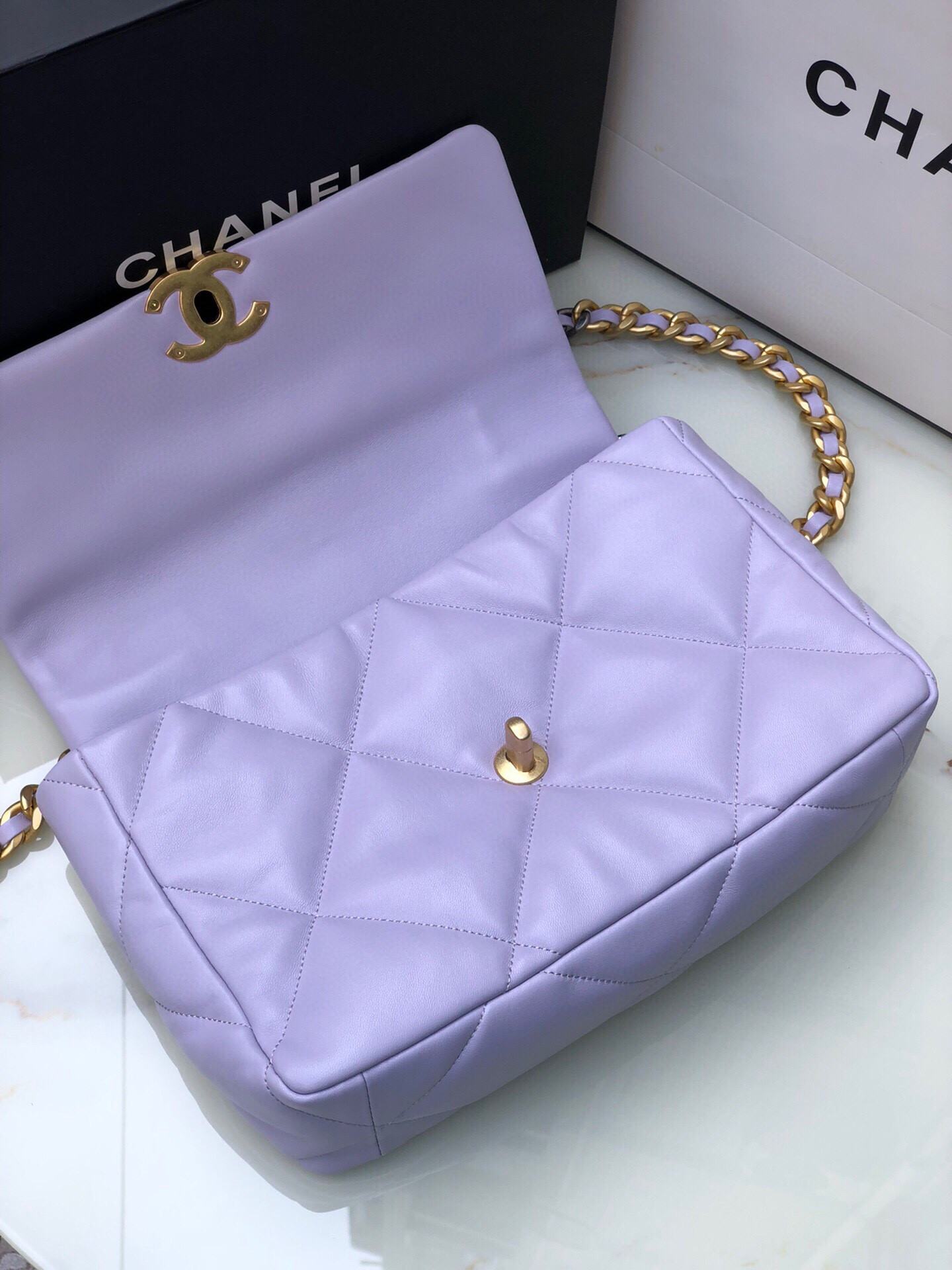 CHANEL 19 LARGE HANDBAG Shiny Leather, Gold-Tone, Silver-Tone Ruthenium-Finish Metal Purple 7.8 * 11.7 * 3.9 in - Image 8