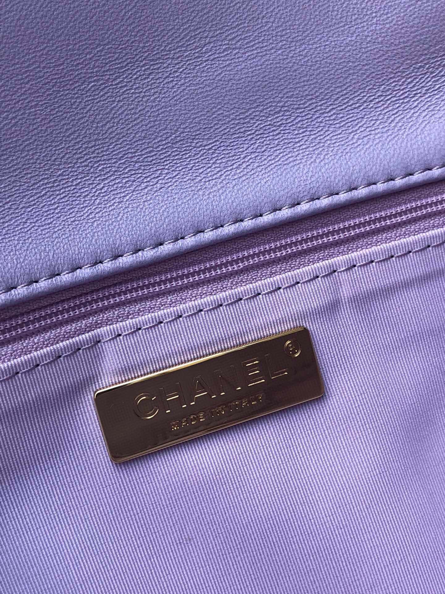 CHANEL 19 LARGE HANDBAG Shiny Leather, Gold-Tone, Silver-Tone Ruthenium-Finish Metal Purple 7.8 * 11.7 * 3.9 in - Image 9