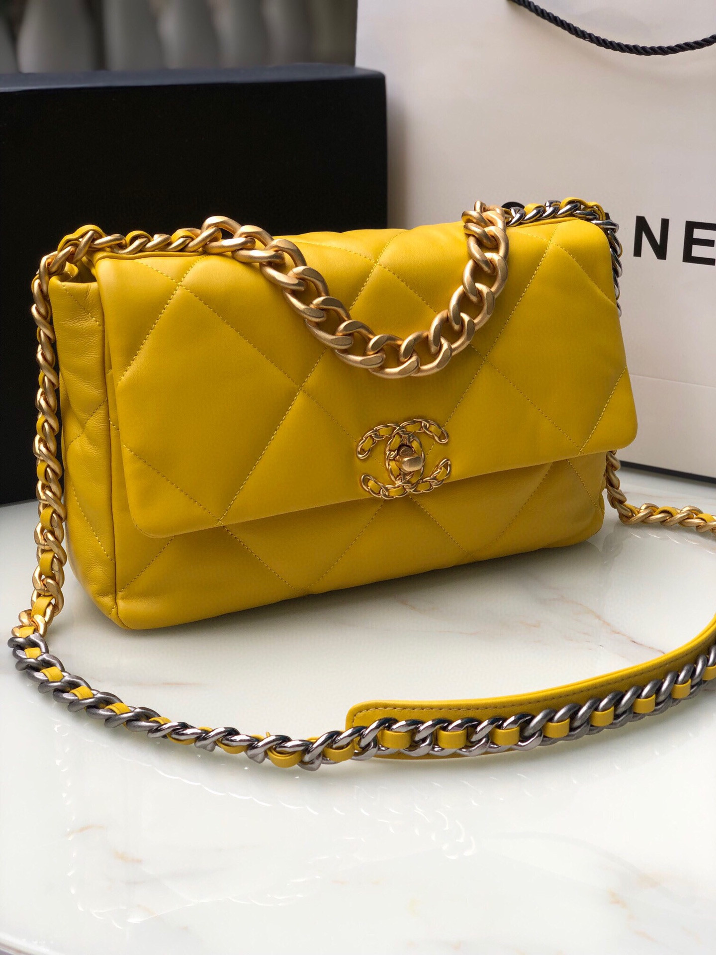 CHANEL 19 LARGE HANDBAG Shiny Leather, Gold-Tone, Silver-Tone Ruthenium-Finish Metal Yellow 7.8 * 11.7 * 3.9 in - Image 3