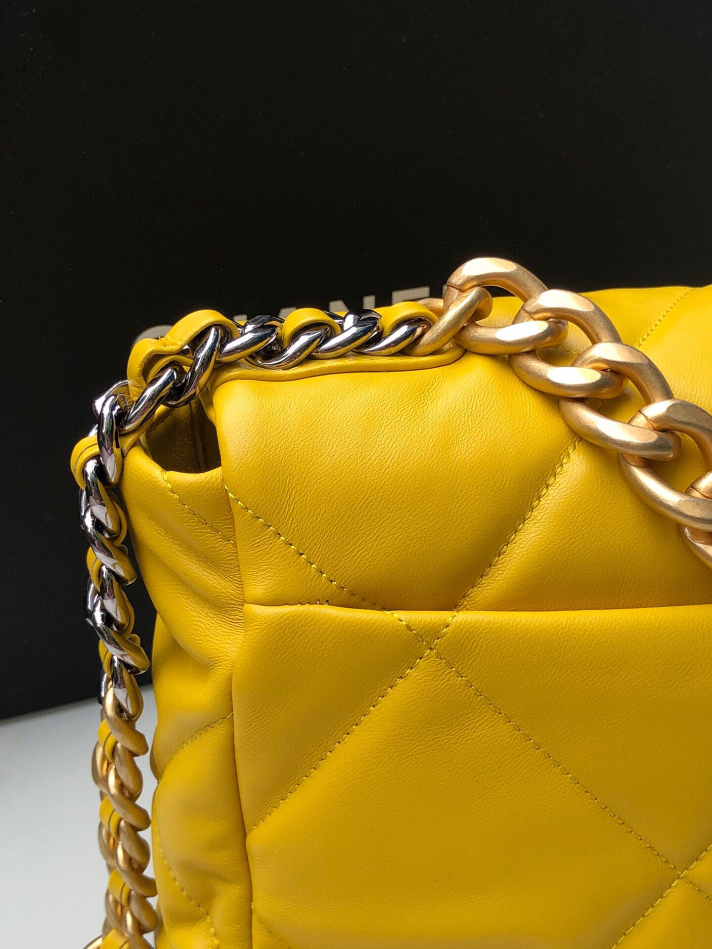 CHANEL 19 LARGE HANDBAG Shiny Leather, Gold-Tone, Silver-Tone Ruthenium-Finish Metal Yellow 7.8 * 11.7 * 3.9 in - Image 5