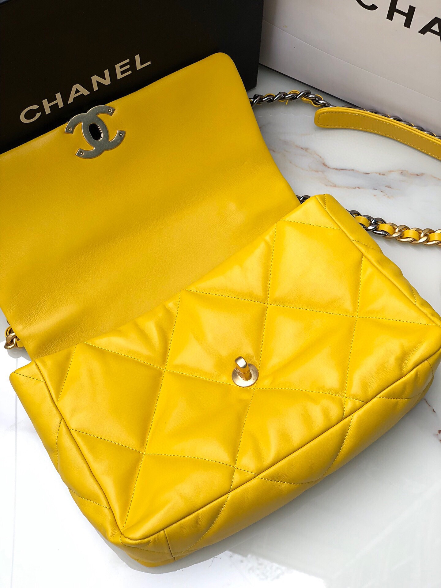 CHANEL 19 LARGE HANDBAG Shiny Leather, Gold-Tone, Silver-Tone Ruthenium-Finish Metal Yellow 7.8 * 11.7 * 3.9 in - Image 9