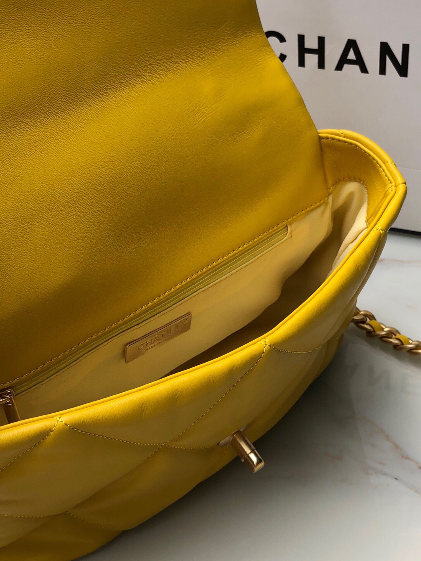 CHANEL 19 LARGE HANDBAG Shiny Leather, Gold-Tone, Silver-Tone Ruthenium-Finish Metal Yellow 7.8 * 11.7 * 3.9 in - Image 10