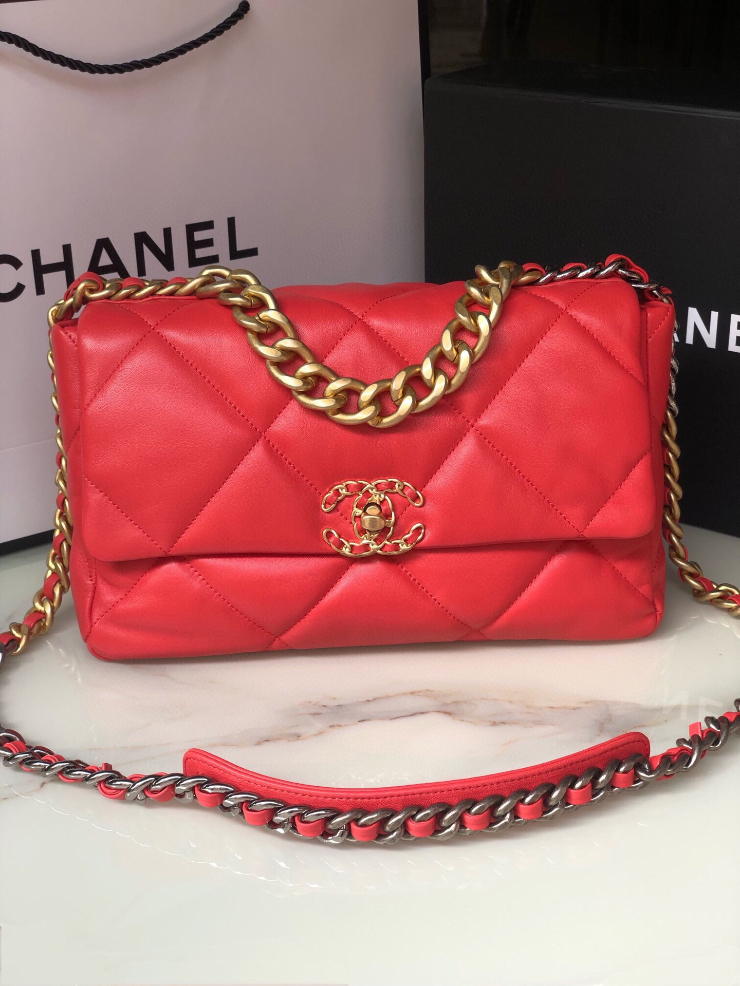 CHANEL 19 LARGE HANDBAG Shiny Leather Red, Gold-Tone, Silver-Tone Ruthenium-Finish Metal 7.8 * 11.7 * 3.9 in