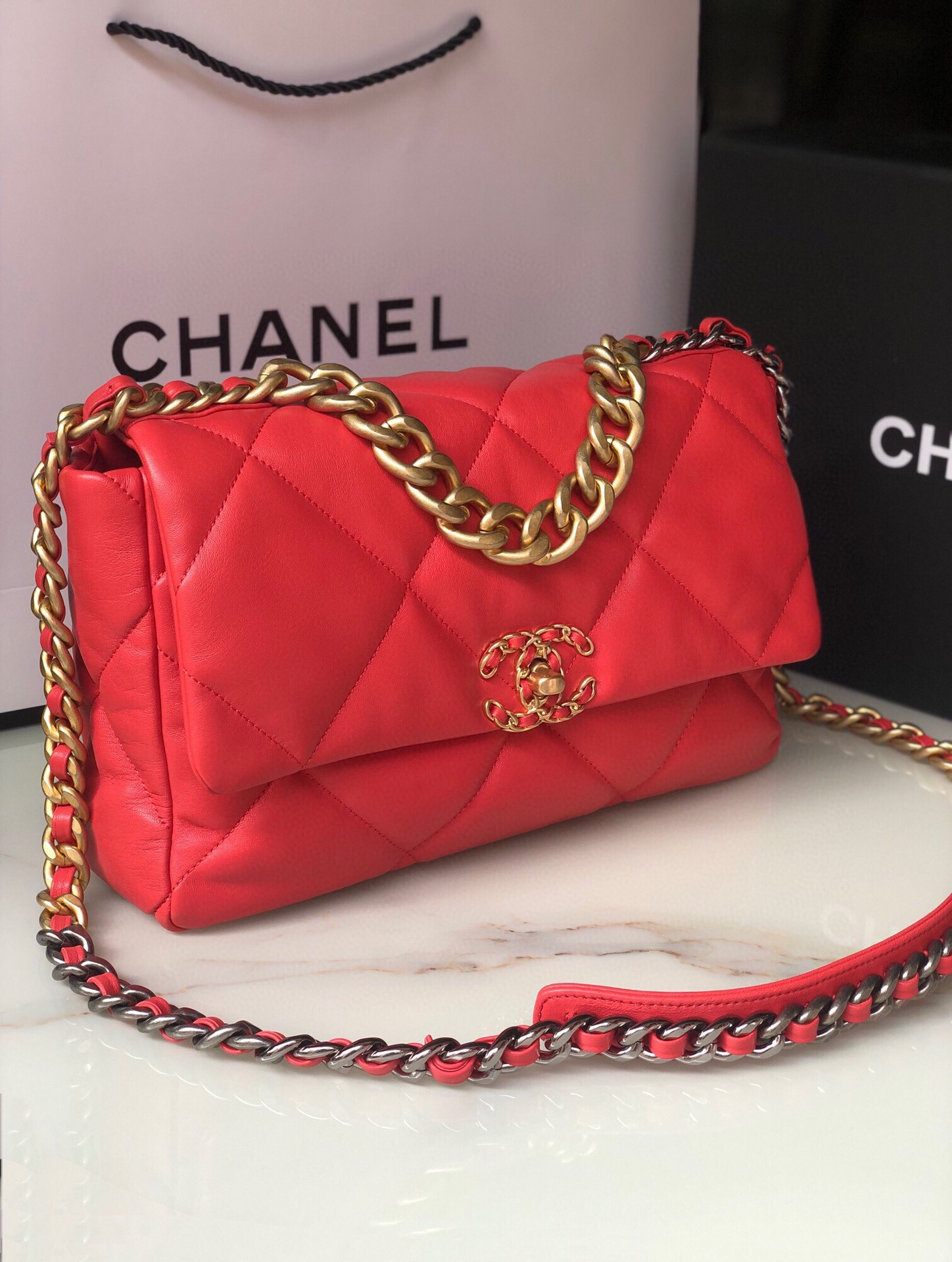 CHANEL 19 LARGE HANDBAG Shiny Leather Red, Gold-Tone, Silver-Tone Ruthenium-Finish Metal 7.8 * 11.7 * 3.9 in - Image 3