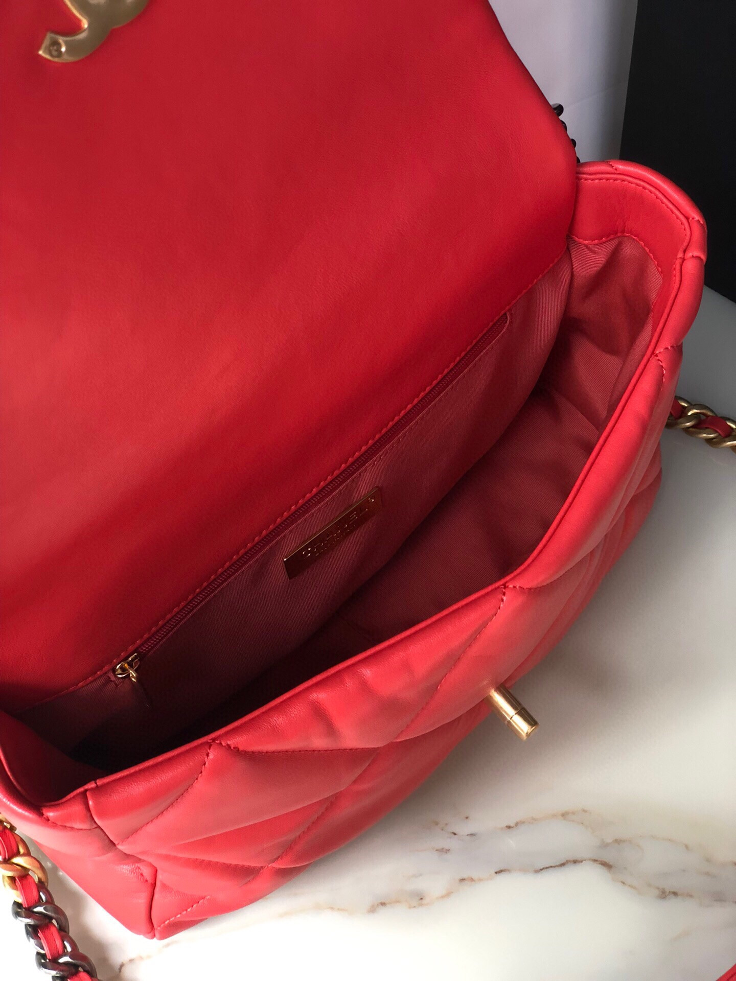 CHANEL 19 LARGE HANDBAG Shiny Leather Red, Gold-Tone, Silver-Tone Ruthenium-Finish Metal 7.8 * 11.7 * 3.9 in - Image 8