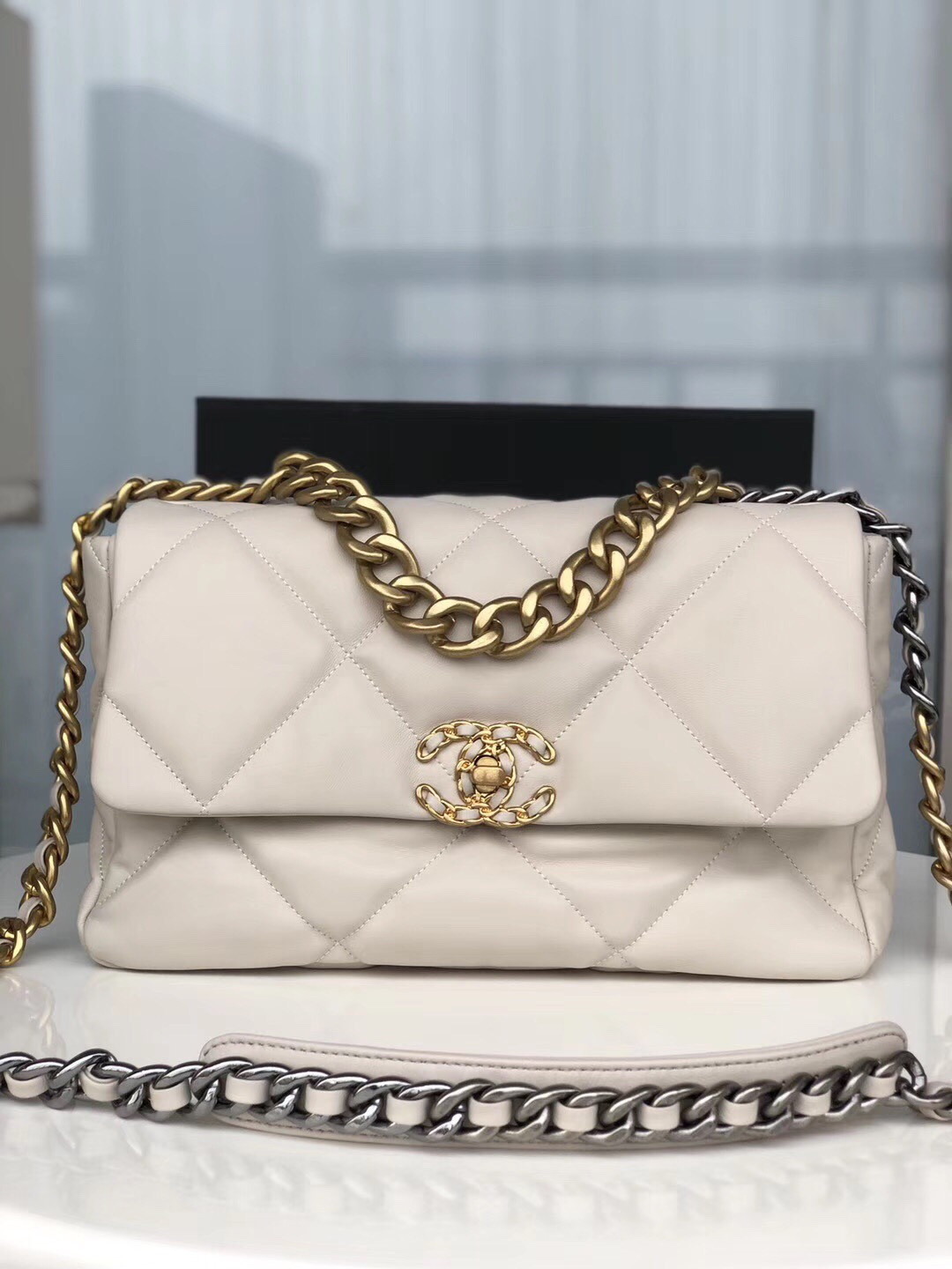 CHANEL 19 LARGE HANDBAG Shiny Leather, Gold-Tone, Silver-Tone Ruthenium-Finish Metal Beige 7.8 * 11.7 * 3.9 in - Image 2