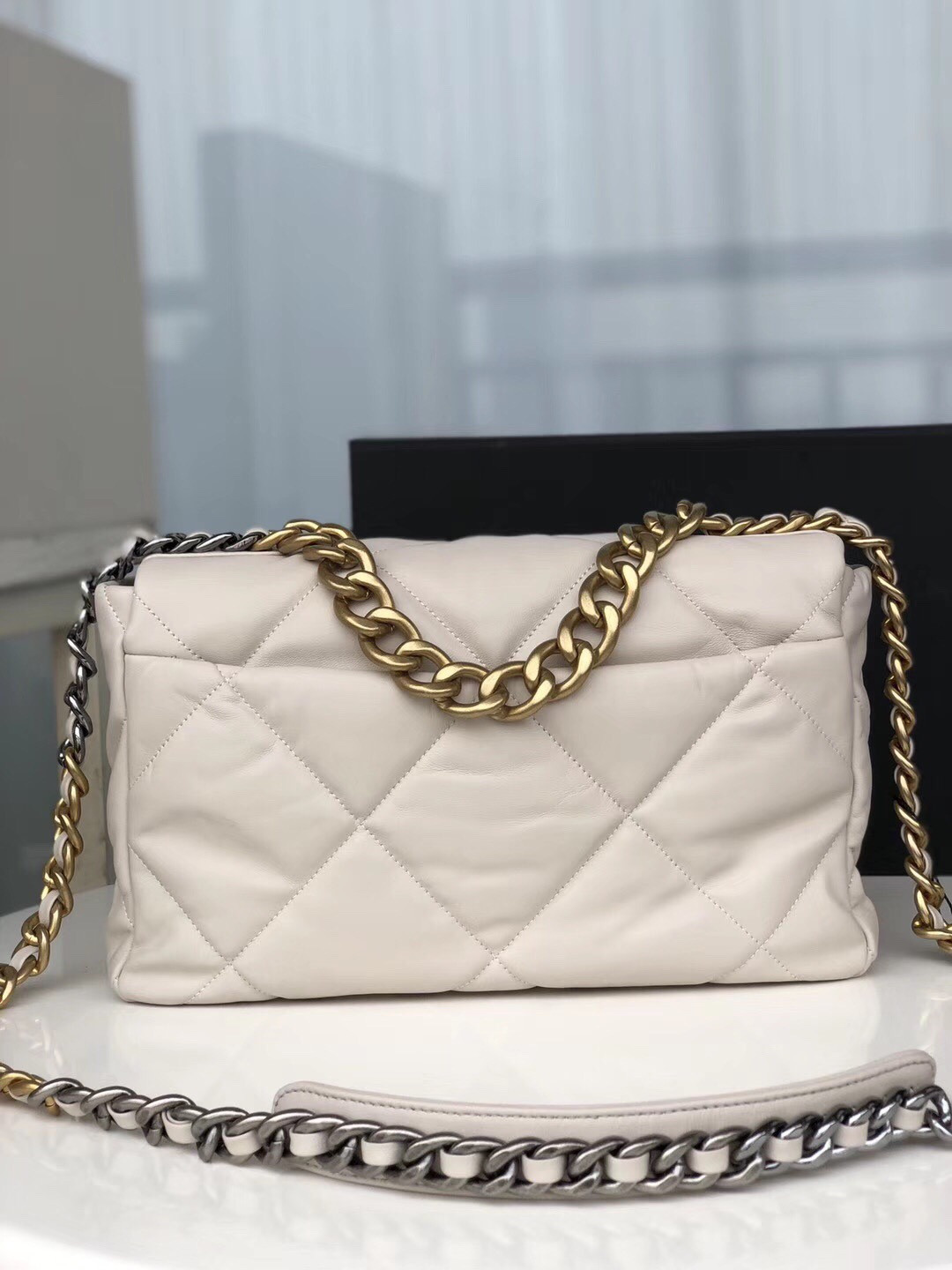 CHANEL 19 LARGE HANDBAG Shiny Leather, Gold-Tone, Silver-Tone Ruthenium-Finish Metal Beige 7.8 * 11.7 * 3.9 in - Image 3