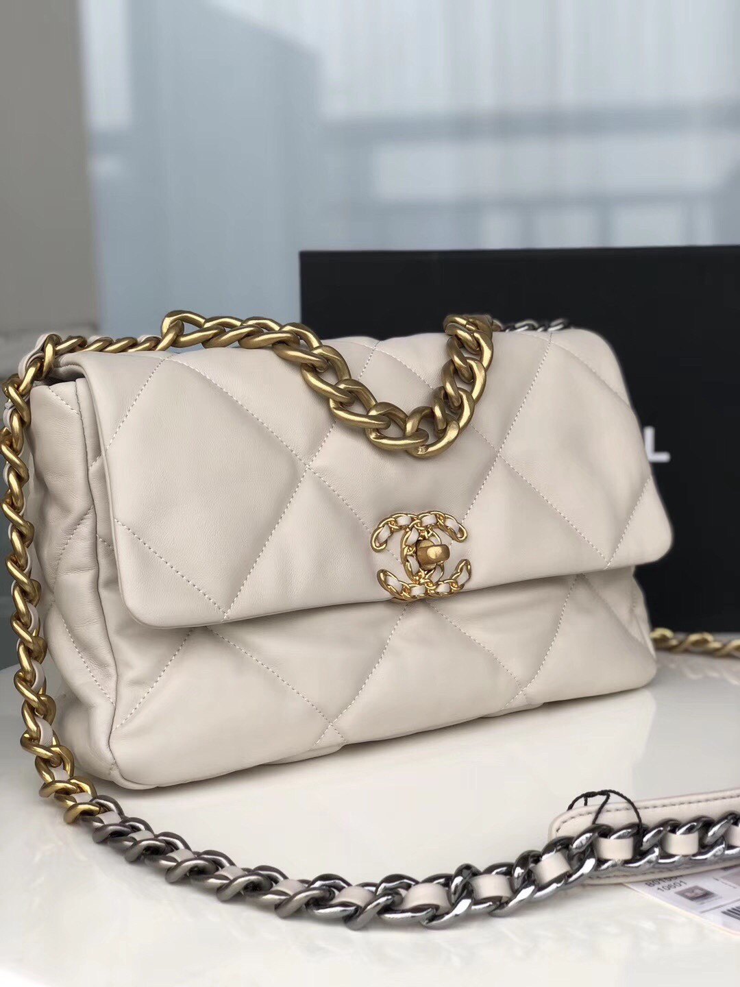 CHANEL 19 LARGE HANDBAG Shiny Leather, Gold-Tone, Silver-Tone Ruthenium-Finish Metal Beige 7.8 * 11.7 * 3.9 in - Image 5