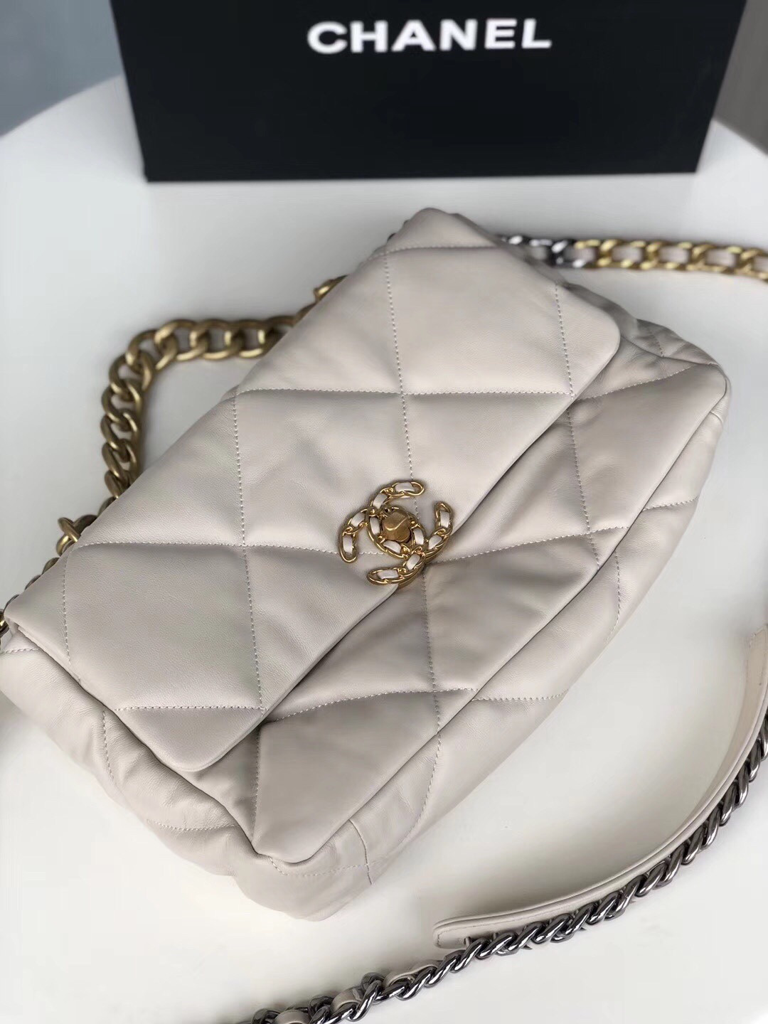 CHANEL 19 LARGE HANDBAG Shiny Leather, Gold-Tone, Silver-Tone Ruthenium-Finish Metal Beige 7.8 * 11.7 * 3.9 in - Image 6