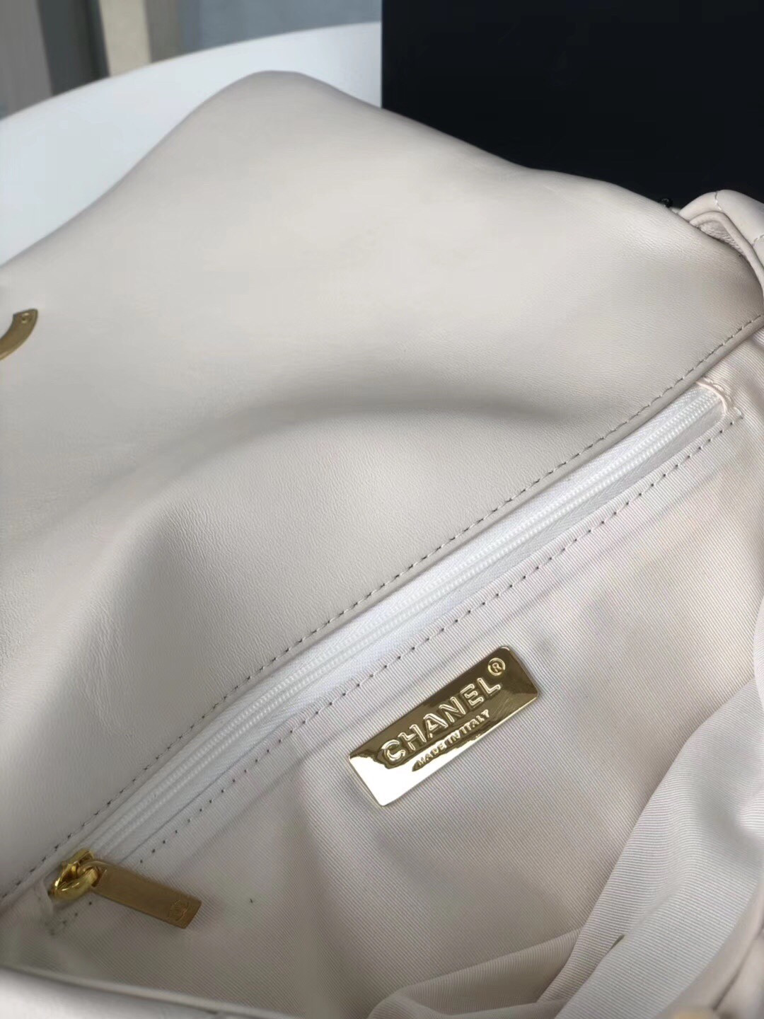 CHANEL 19 LARGE HANDBAG Shiny Leather, Gold-Tone, Silver-Tone Ruthenium-Finish Metal Beige 7.8 * 11.7 * 3.9 in - Image 8