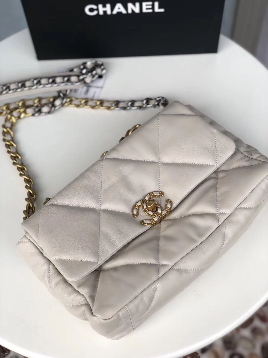 CHANEL 19 LARGE HANDBAG Shiny Leather, Gold-Tone, Silver-Tone Ruthenium-Finish Metal Beige 7.8 * 11.7 * 3.9 in - Image 9