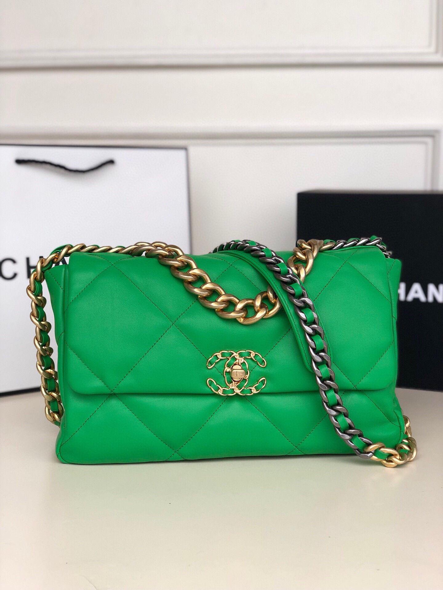 CHANEL 19 LARGE HANDBAG Shiny Leather, Gold-Tone, Silver-Tone Ruthenium-Finish Metal Green 7.8 * 11.7 * 3.9 in