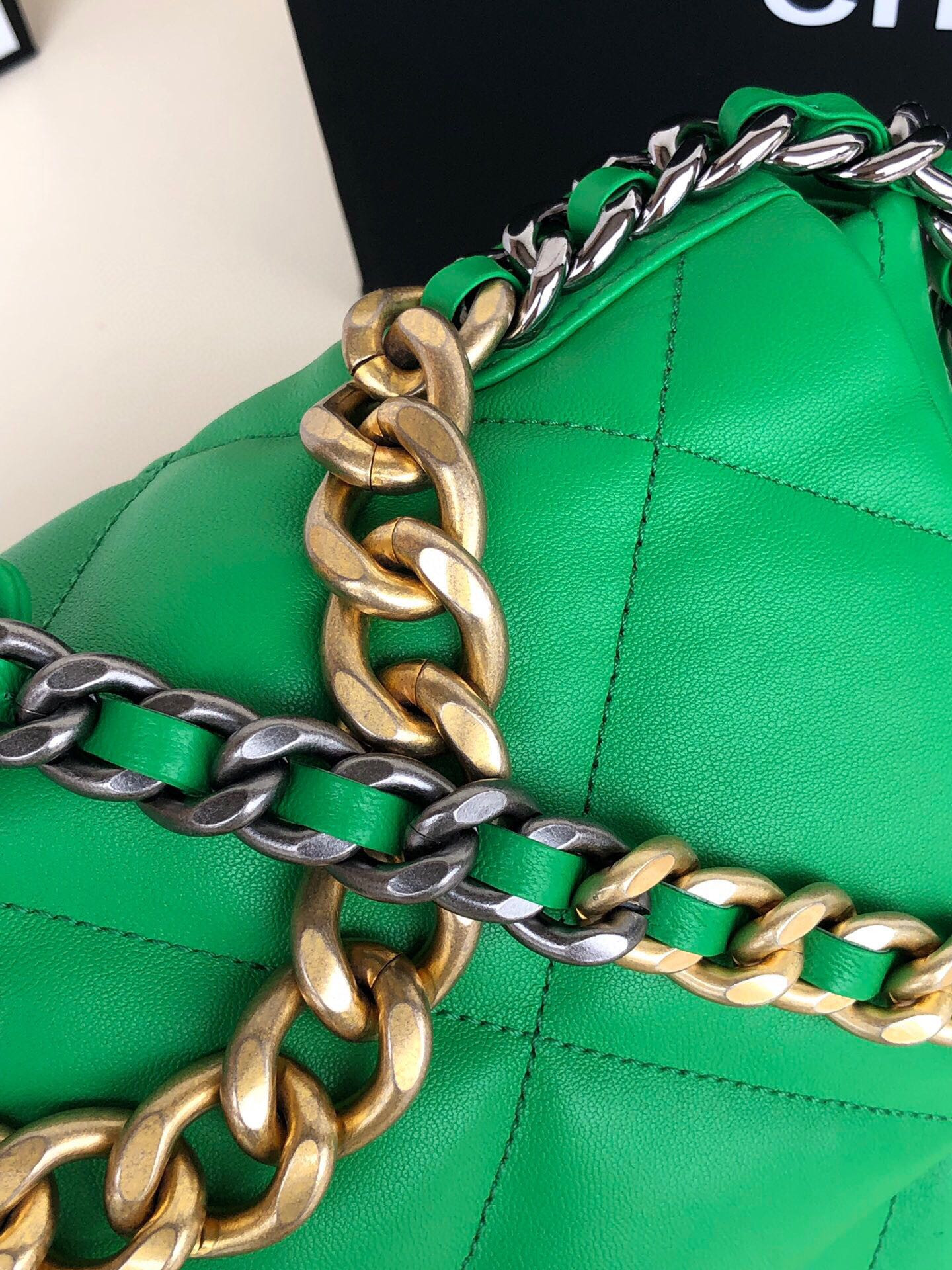 CHANEL 19 LARGE HANDBAG Shiny Leather, Gold-Tone, Silver-Tone Ruthenium-Finish Metal Green 7.8 * 11.7 * 3.9 in - Image 10