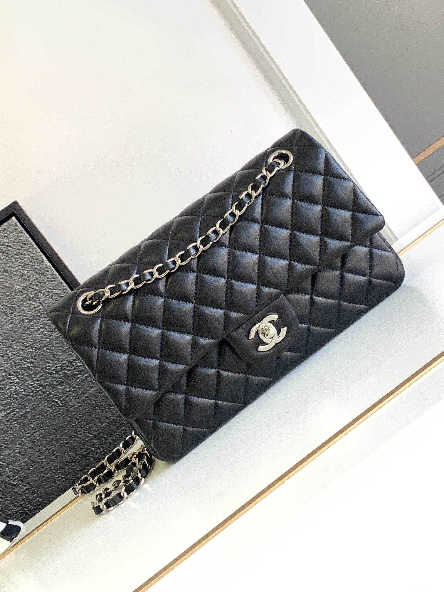 CHANEL CLASSIC HANDBAG GRAINED SHINY CALFSKIN
