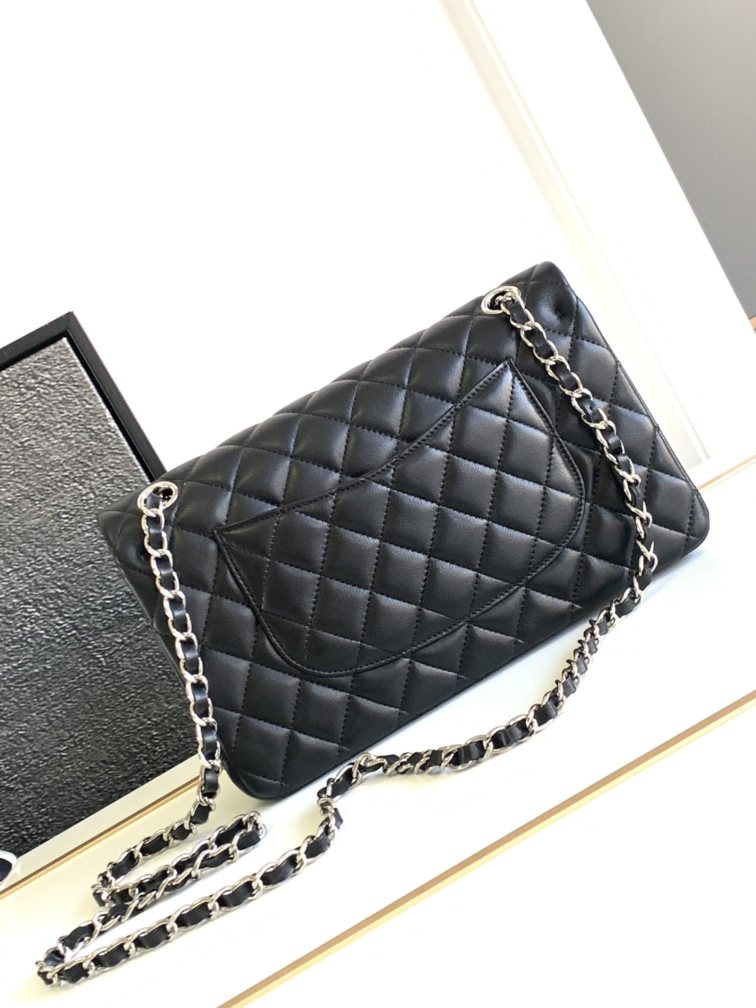 CHANEL CLASSIC HANDBAG GRAINED SHINY CALFSKIN - Image 4