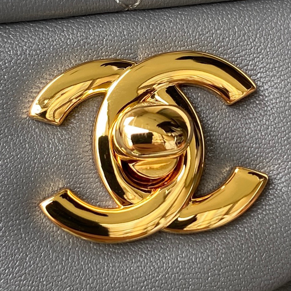 CHANEL CLASSIC HANDBAG GRAINED CALFSKIN GOLD-TONE METAL GRAY 6 × 9.9 × 2.5 in - Image 4