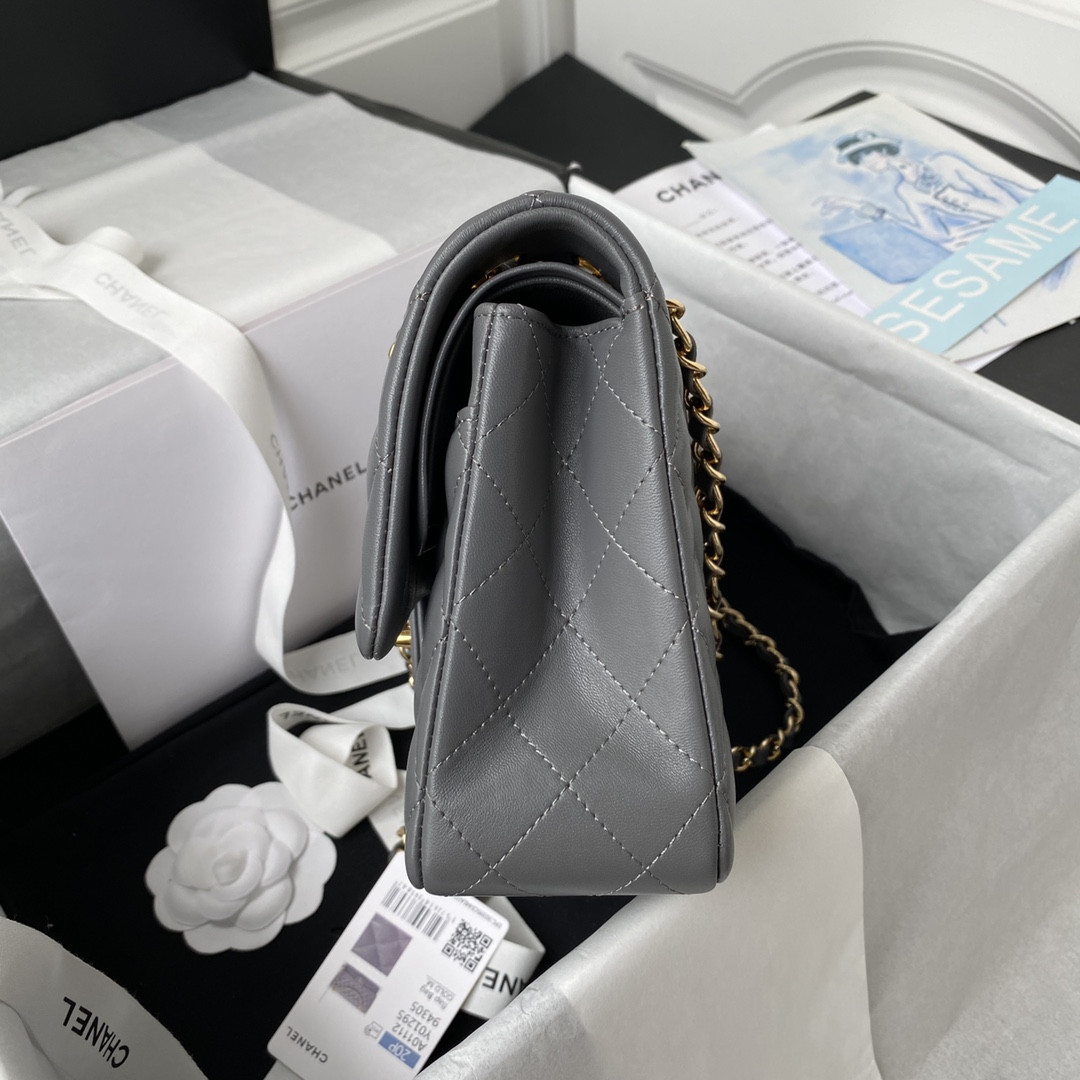CHANEL CLASSIC HANDBAG GRAINED CALFSKIN GOLD-TONE METAL GRAY 6 × 9.9 × 2.5 in - Image 6