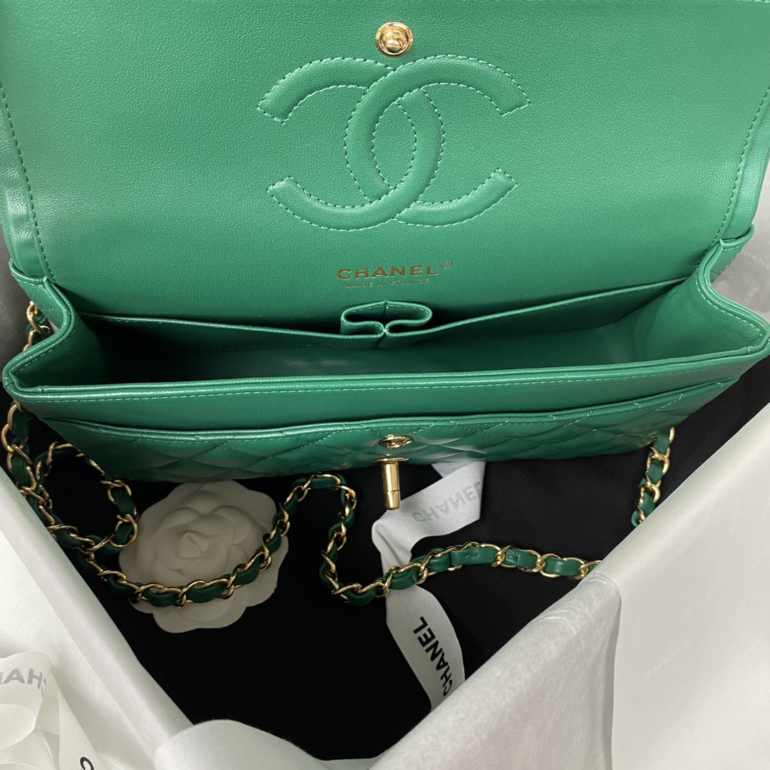CHANEL CLASSIC HANDBAG GRAINED SHINY CALFSKIN GOLD-TONE METAL GREEN 6 × 9.9 × 2.5 in - Image 8