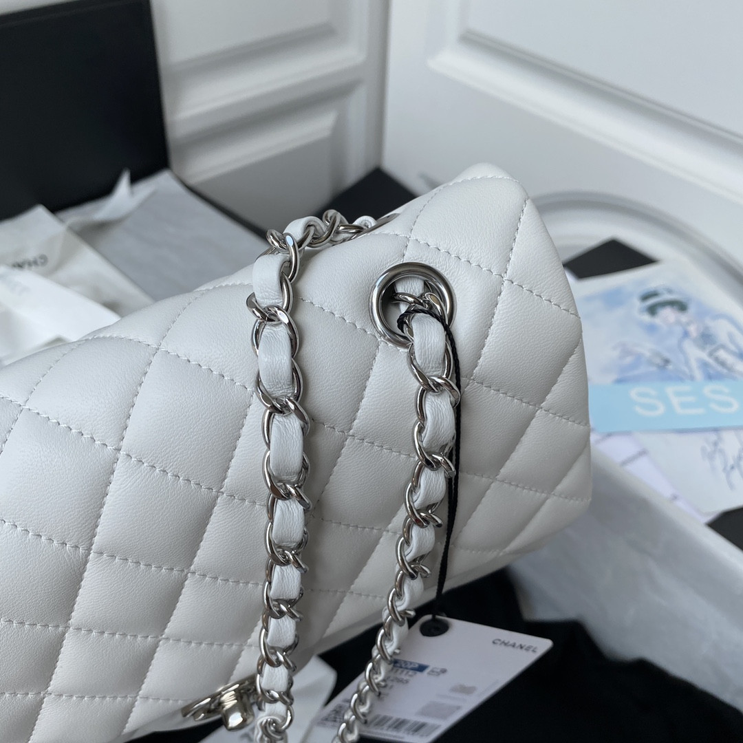 CHANEL CLASSIC HANDBAG LAMBSKIN SILVER-TONE METAL WHITE 15.5x25.5x6.5cm - Image 6