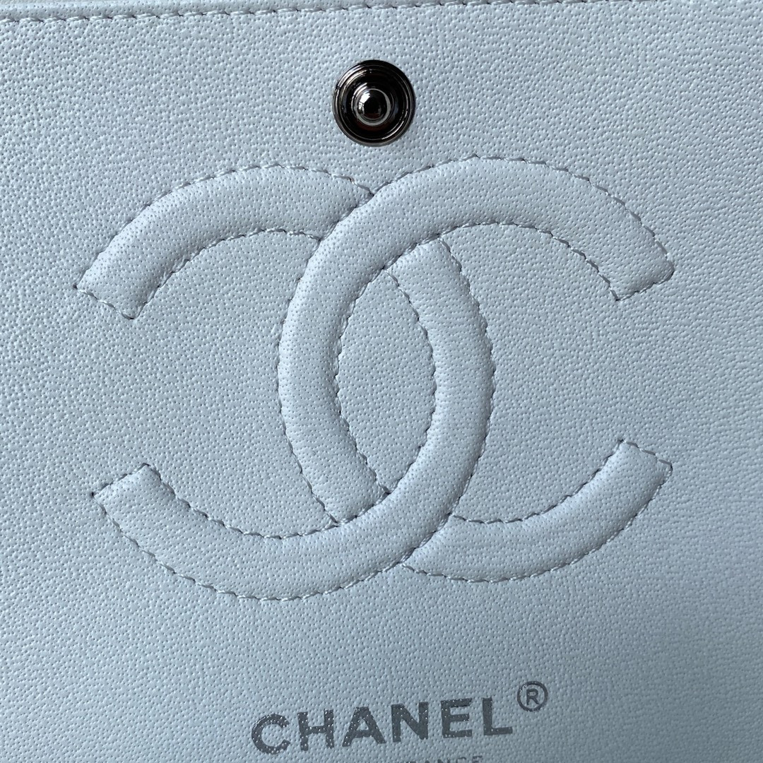 CHANEL CLASSIC HANDBAG LAMBSKIN SILVER-TONE METAL WHITE 15.5x25.5x6.5cm - Image 9
