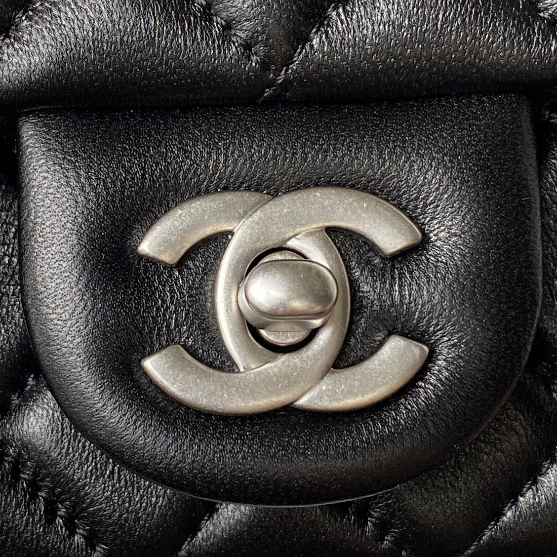 CHANEL MINI FLAP BAG SHINY CALFSKIN SILVER-Tone METAL BLACK 5.3 × 6.6 × 3.1 in - Image 4