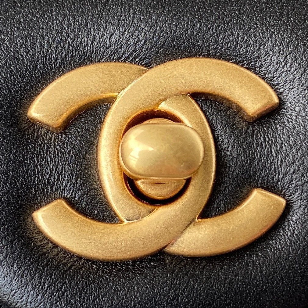 CHANEL MINI FLAP BAG SHINY CALFSKIN Gold-Tone METAL BLack 5.3 × 6.6 × 3.1 in - Image 4
