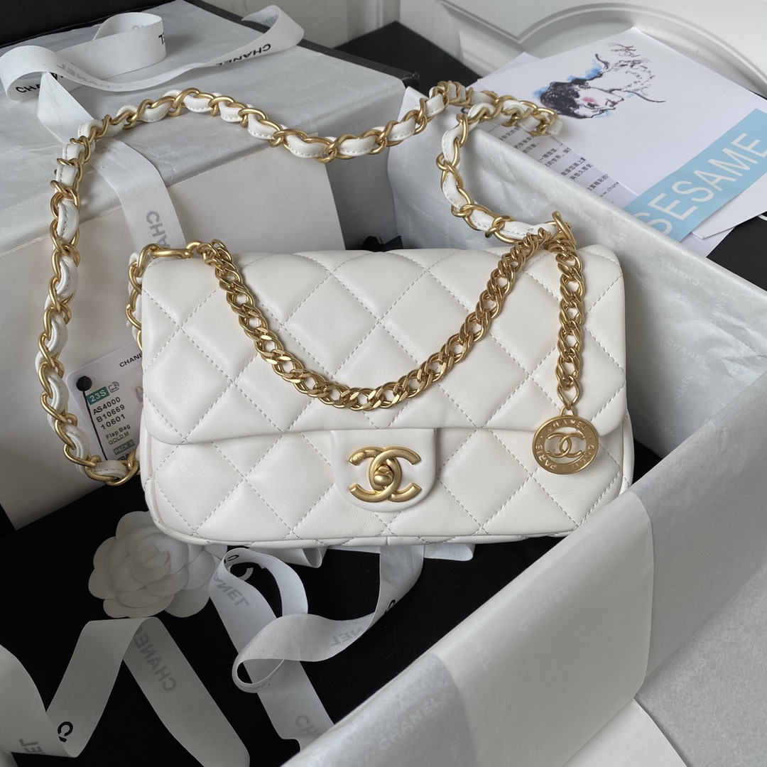 CHANEL SMALL CLASSIC HANDBAG GRAINED SHINY CALFSKIN Gold-TONE METAL white 5.7 × 9 × 2.3 IN - Image 2