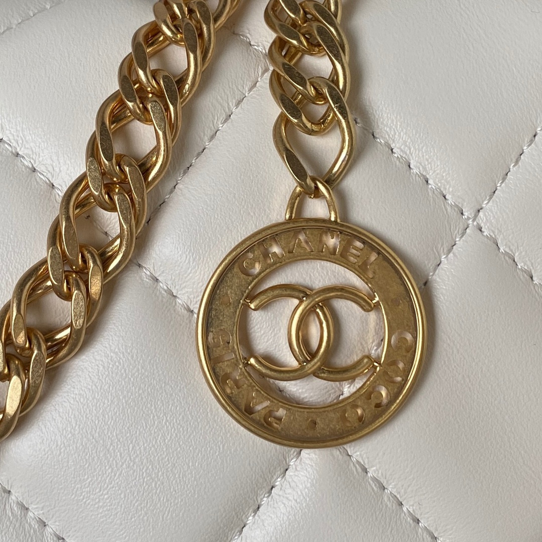 CHANEL SMALL CLASSIC HANDBAG GRAINED SHINY CALFSKIN Gold-TONE METAL white 5.7 × 9 × 2.3 IN - Image 4
