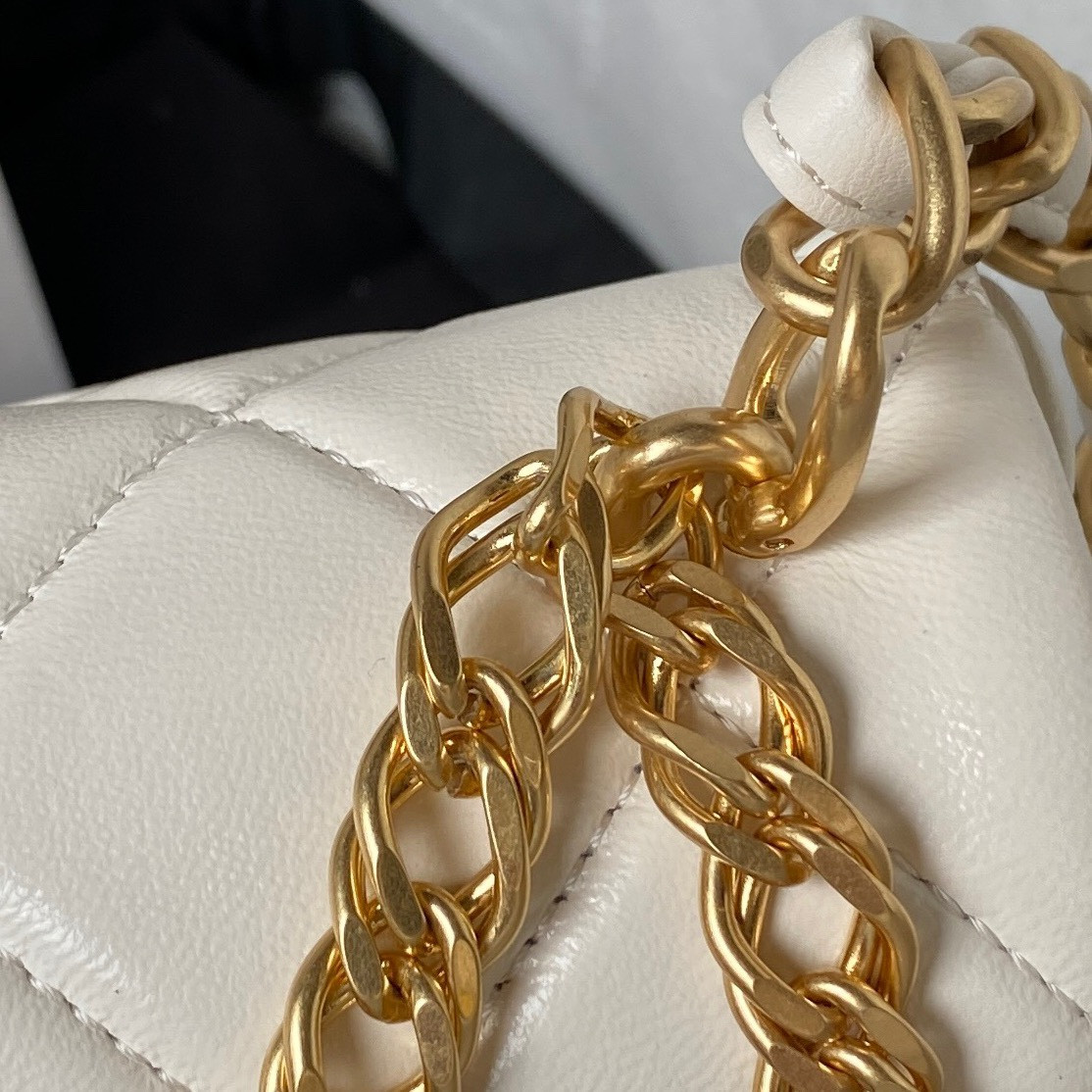 CHANEL MINI FLAP BAG WHITE 4.7 × 7.8 × 2.3 in - Image 6