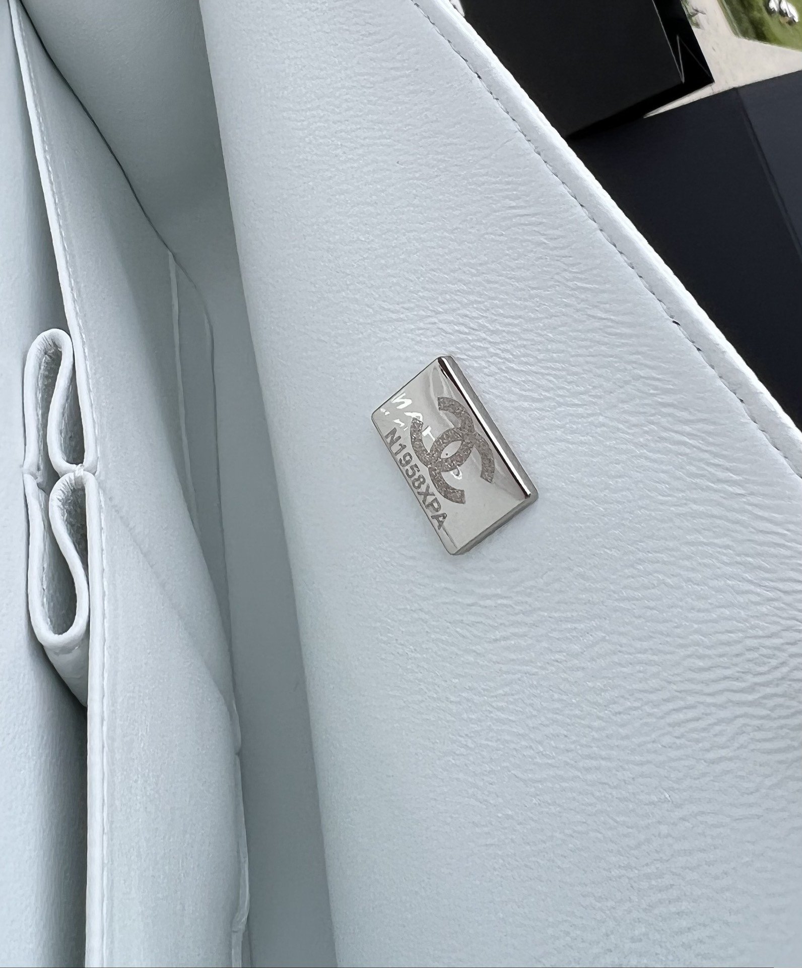 CHANEL CLASSIC HANDBAG GRAINED CALFSKIN SILVER-TONE METAL WHITE 6 × 9.9 × 2.5 in - Image 10