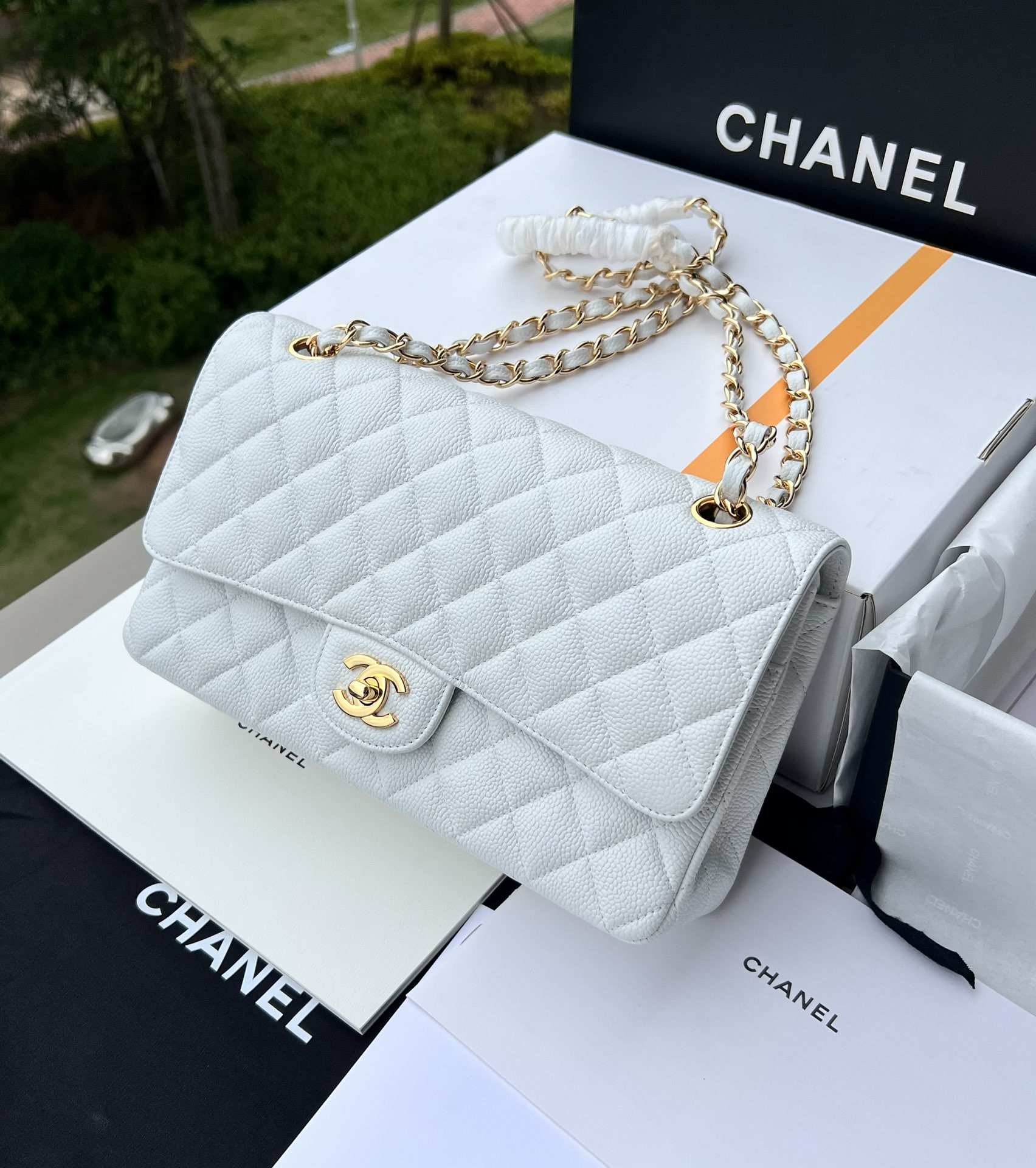 CHANEL CLASSIC HANDBAG GRAINED CALFSKIN GOLD-TONE METAL WHITE 6 × 9.9 × 2.5 in - Image 2
